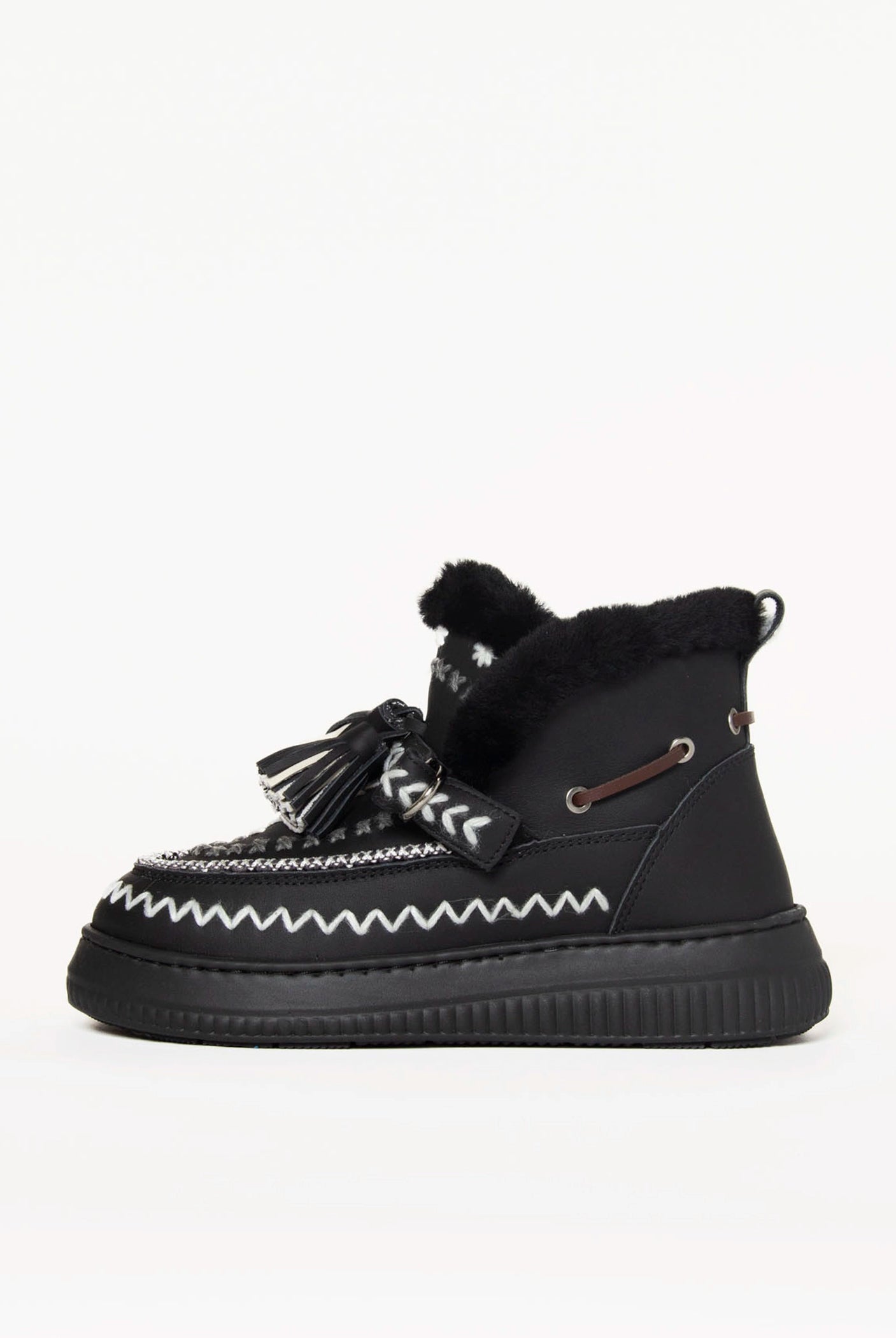 swatch_Black shearling lined bootie