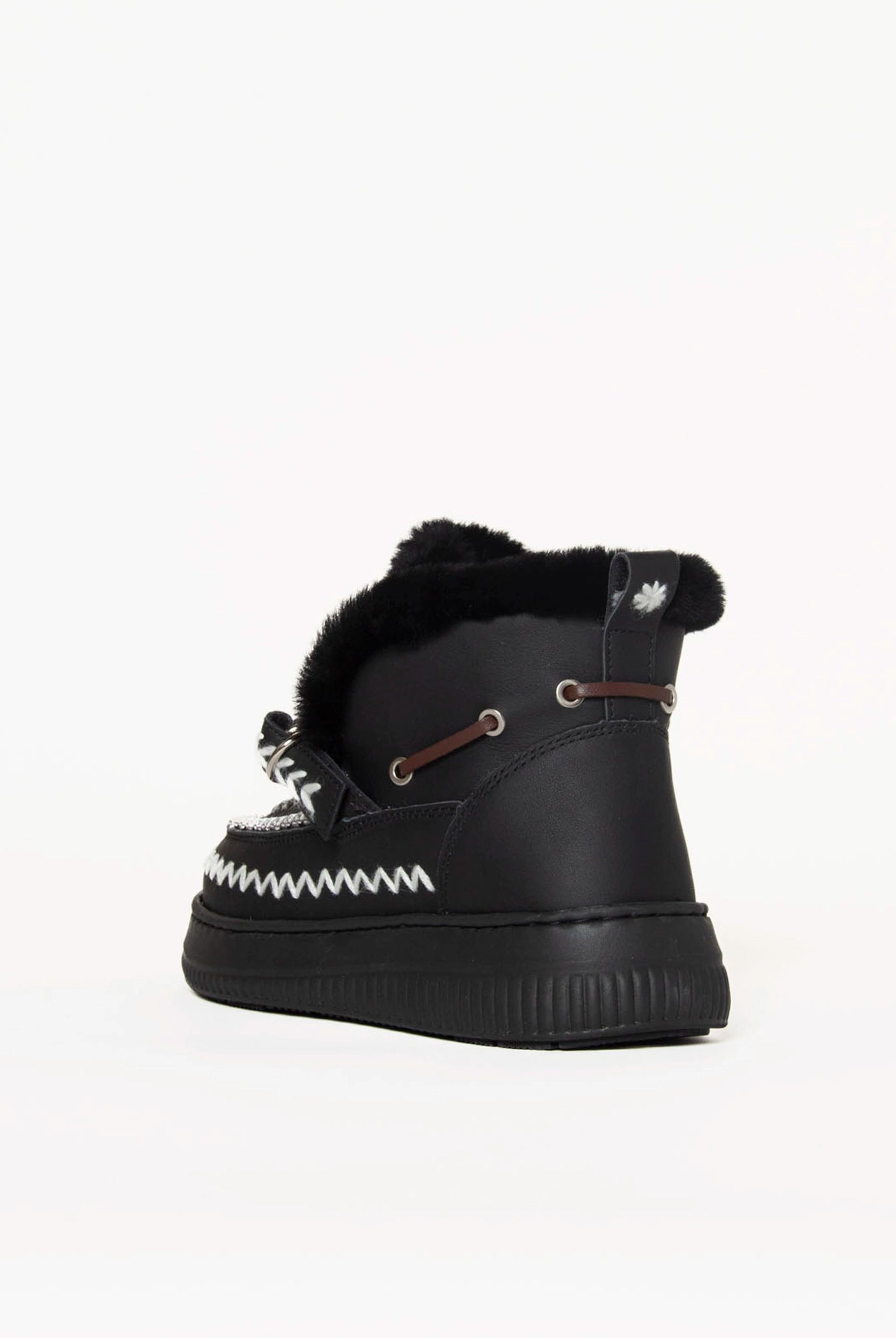 swatch_Black shearling lined bootie