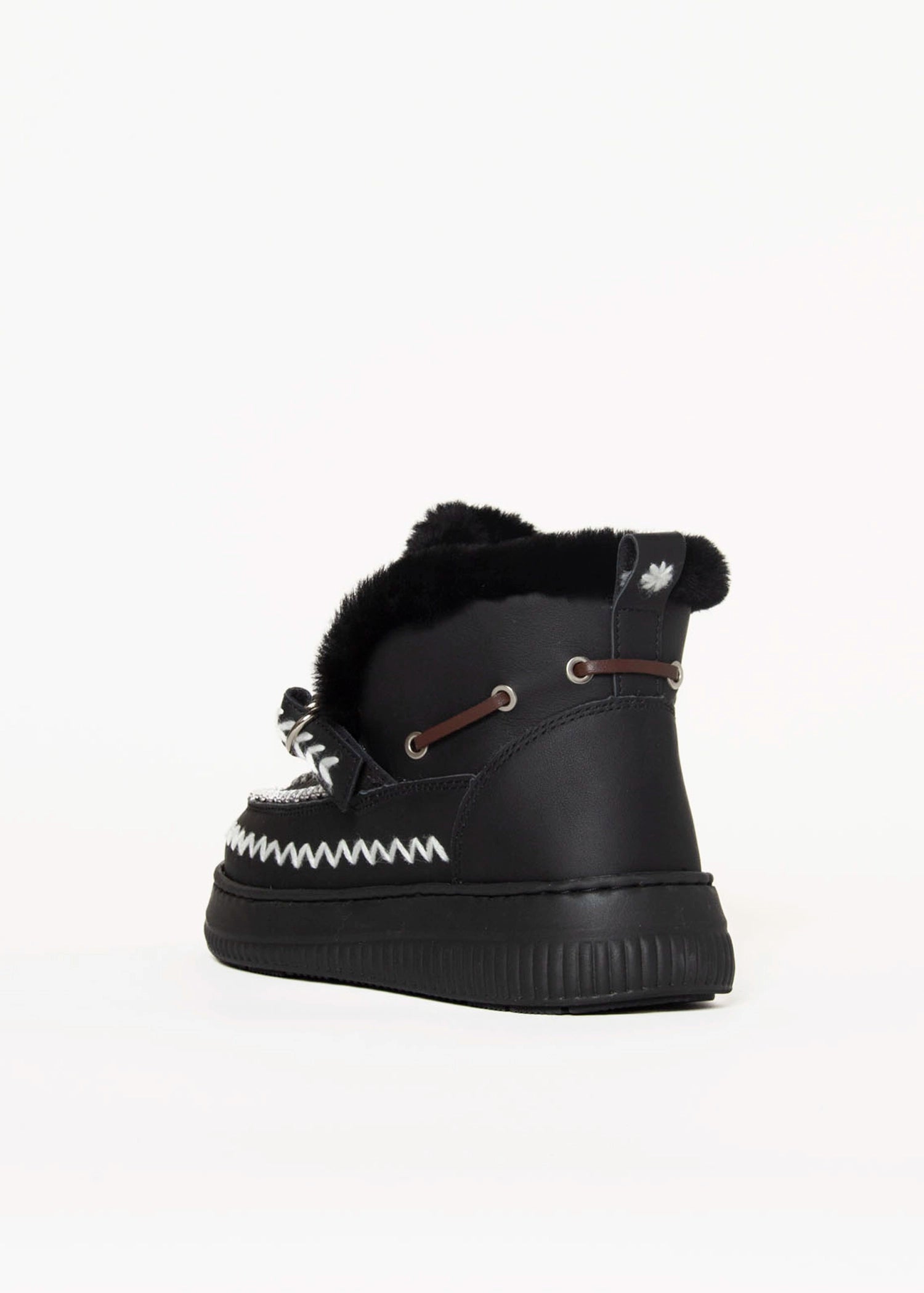 swatch_Black shearling lined bootie