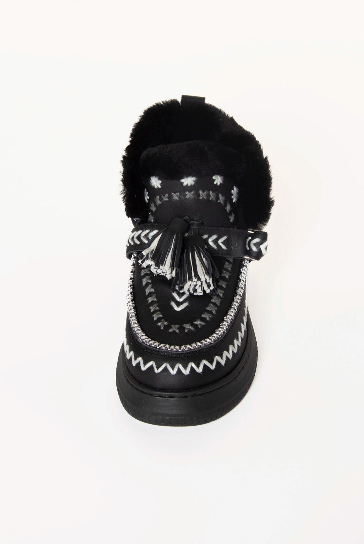 swatch_Black shearling lined bootie