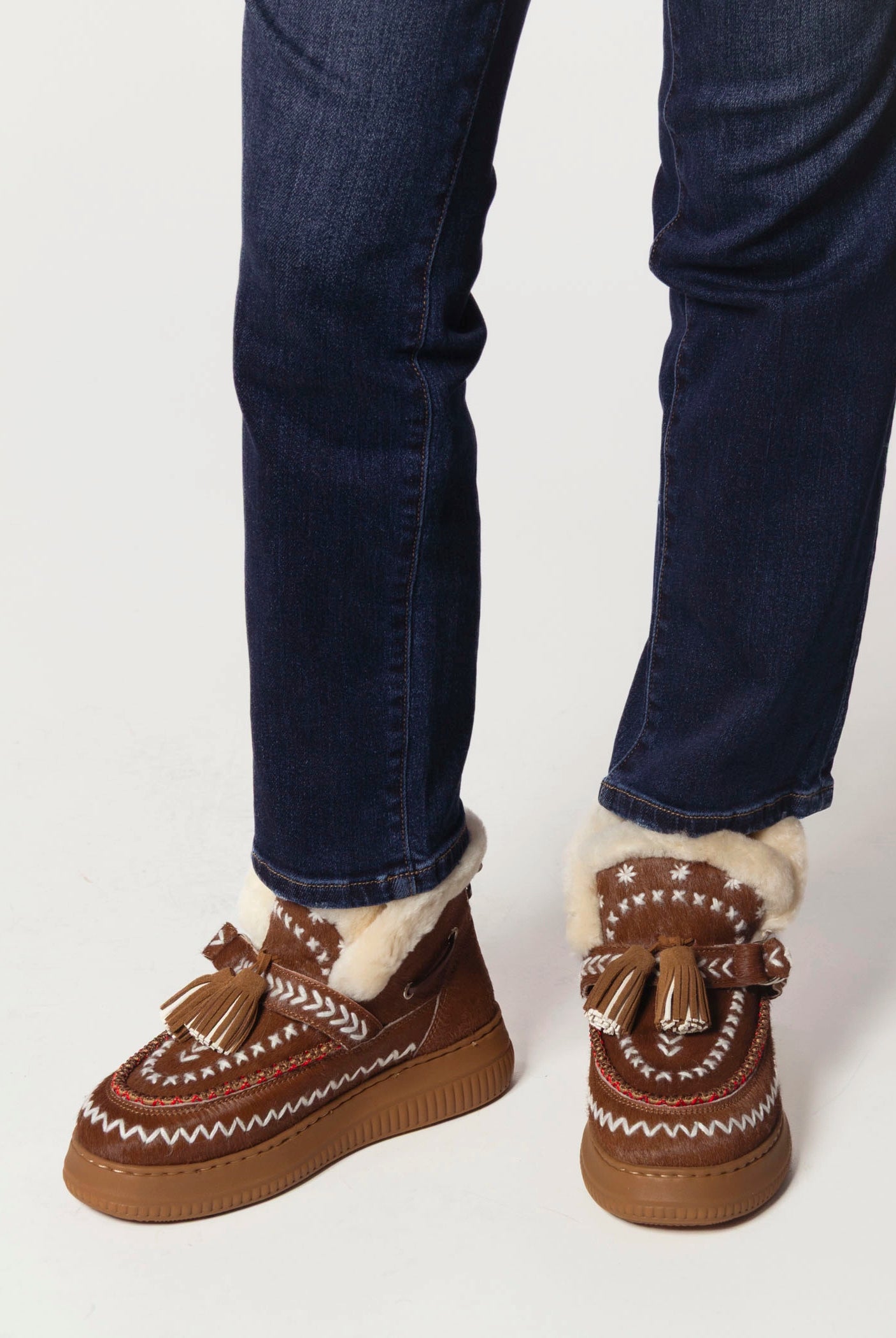 swatch_Camel shearling lined bootie