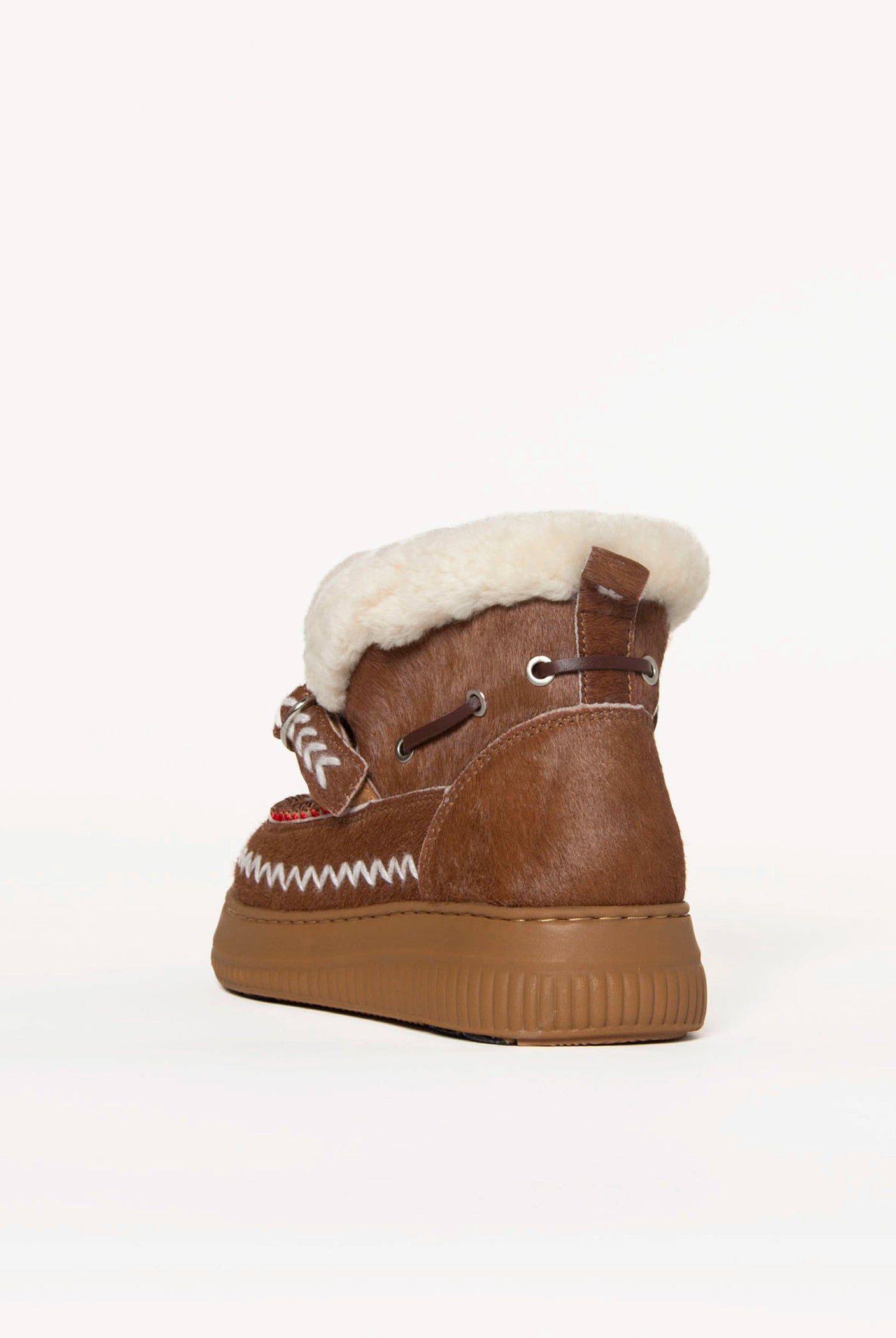 swatch_Camel shearling lined bootie