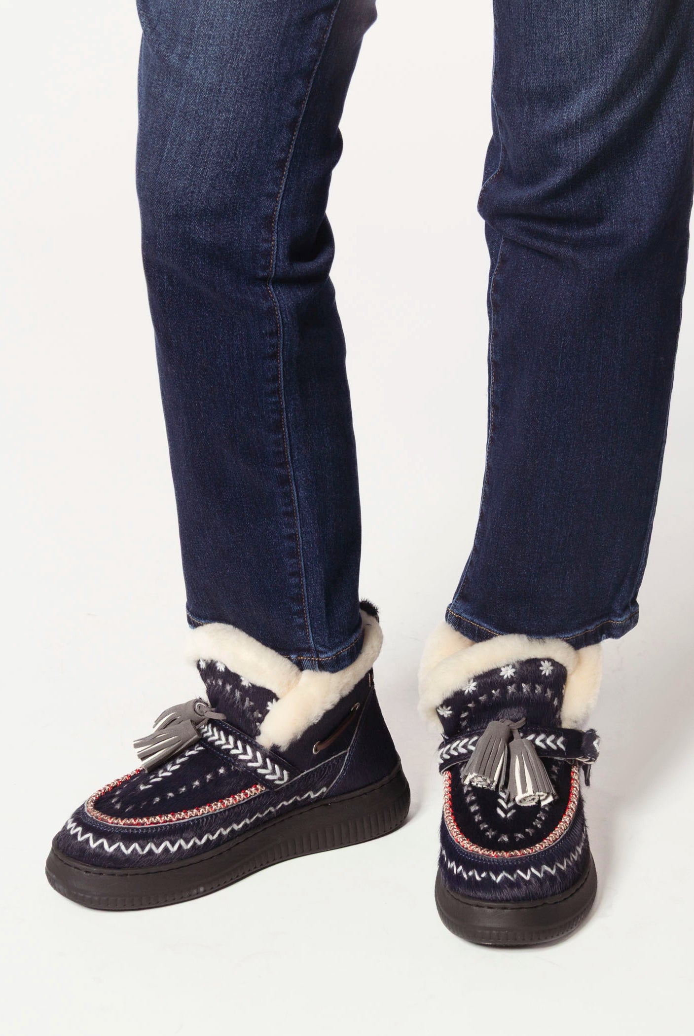 swatch_Navy shearling lined bootie