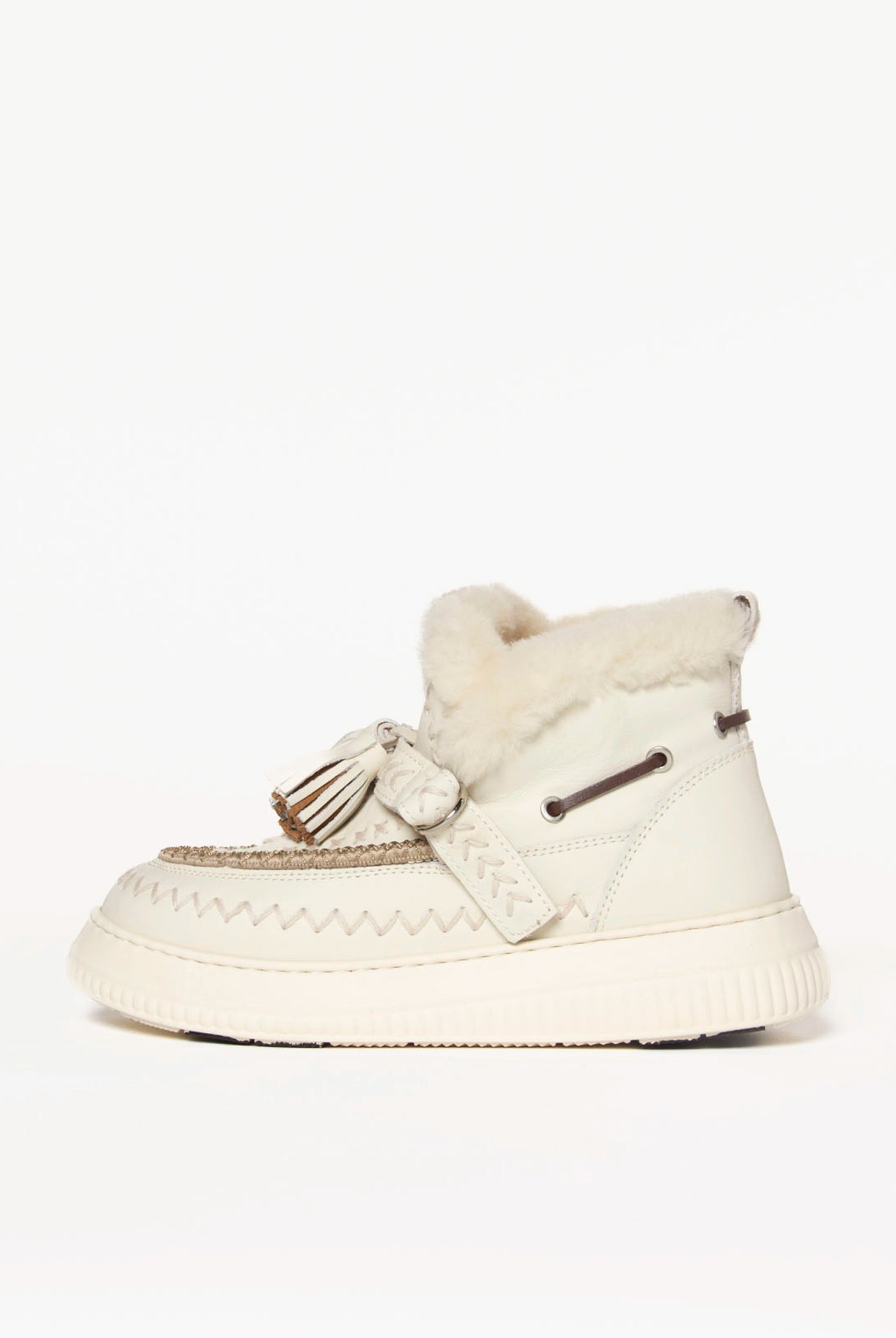 swatch_White shearling lined bootie