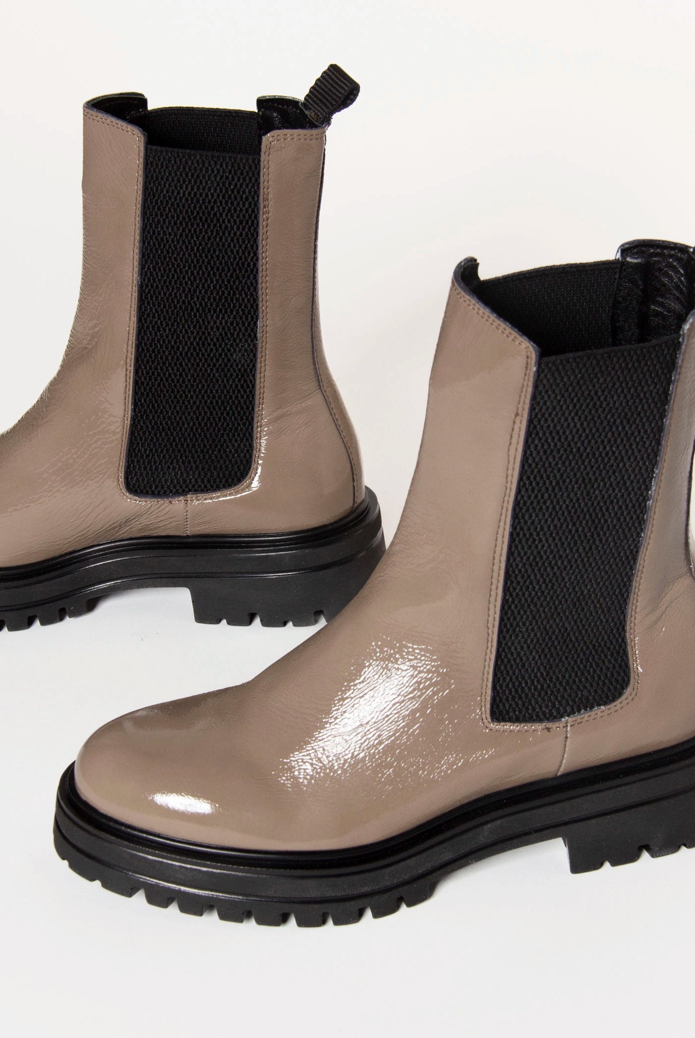 swatch_Taupe Patent lug sole chelsea boot shoes