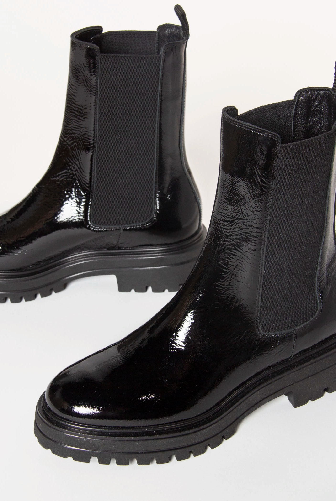 swatch_Black Patent lug sole chelsea boot shoes