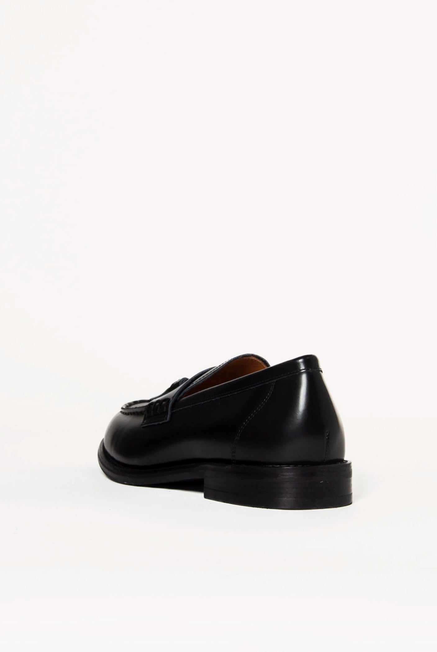 swatch_Black Leather linn loafers vagabond shoes