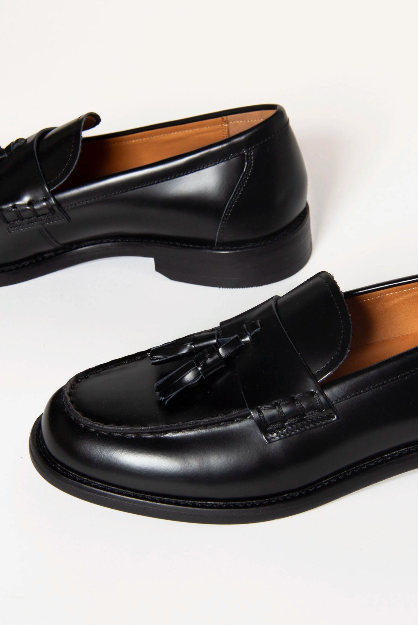 swatch_Black Leather linn loafers vagabond shoes
