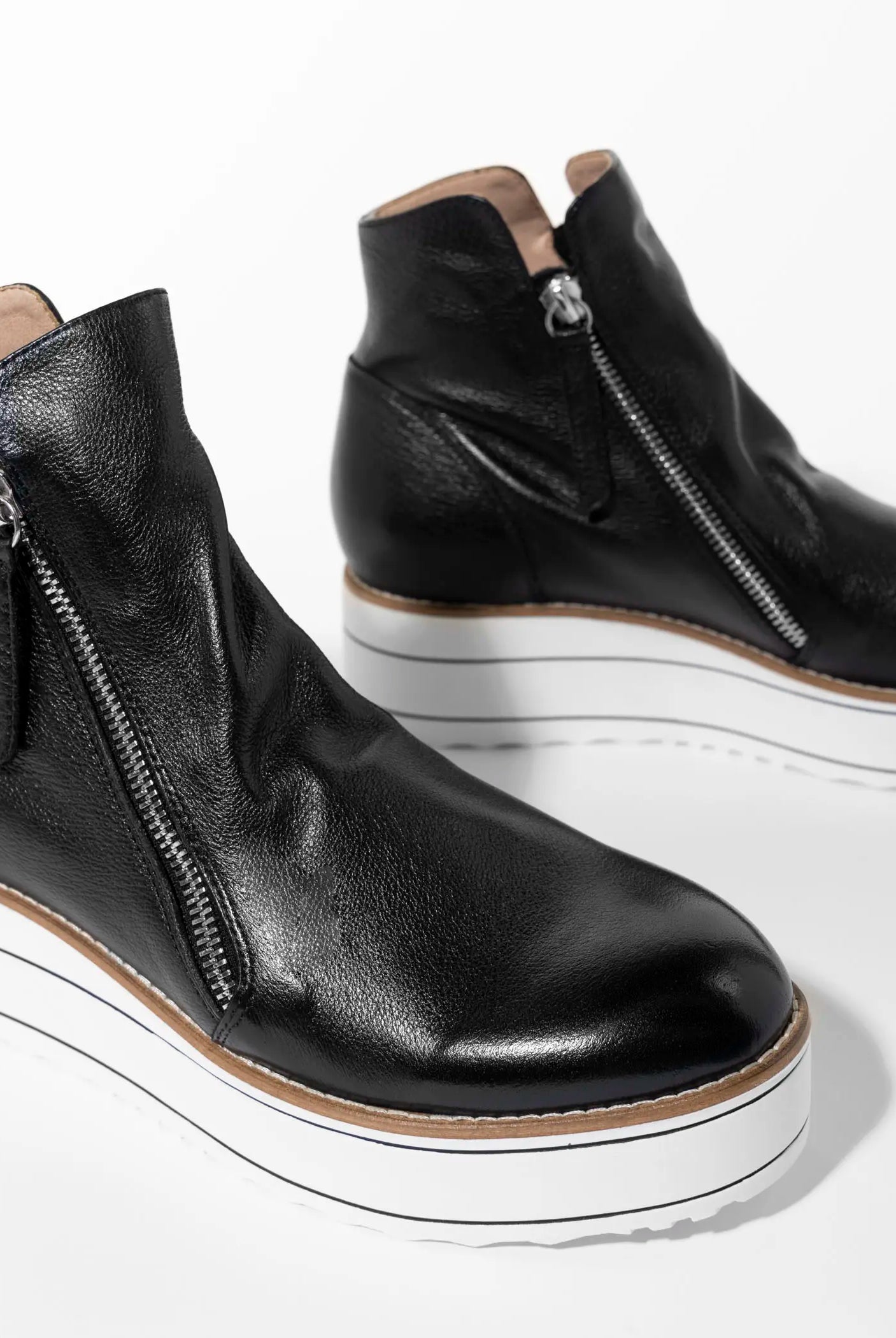 swatch_black leather nene platform boot ankle boots