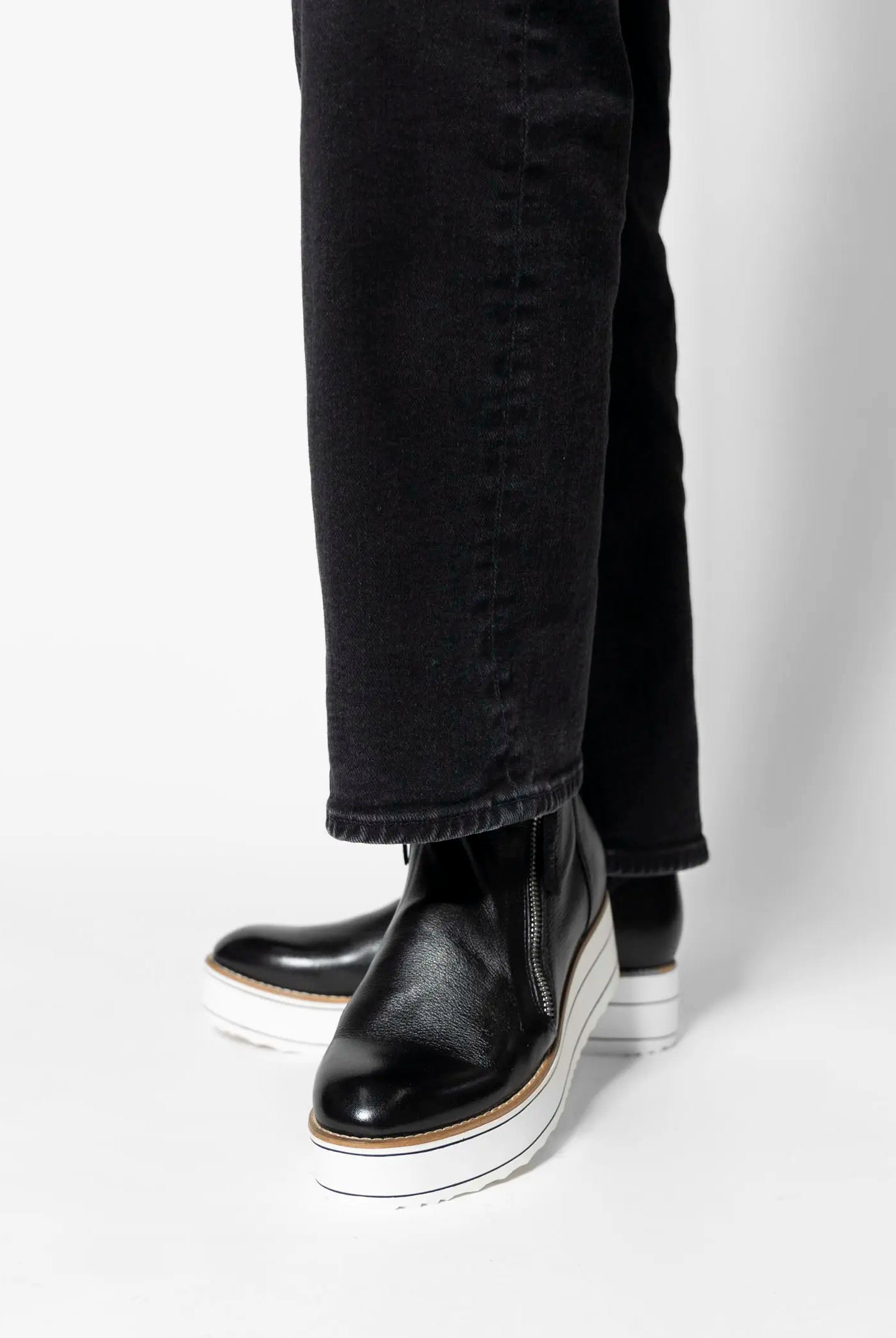 swatch_black leather nene platform boot ankle boots