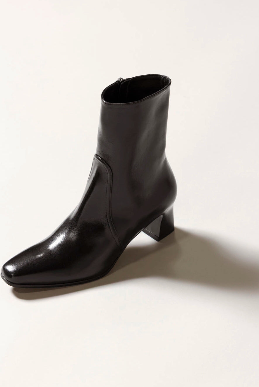 swatch_Black Leather l'idea italian leather heeled bootie