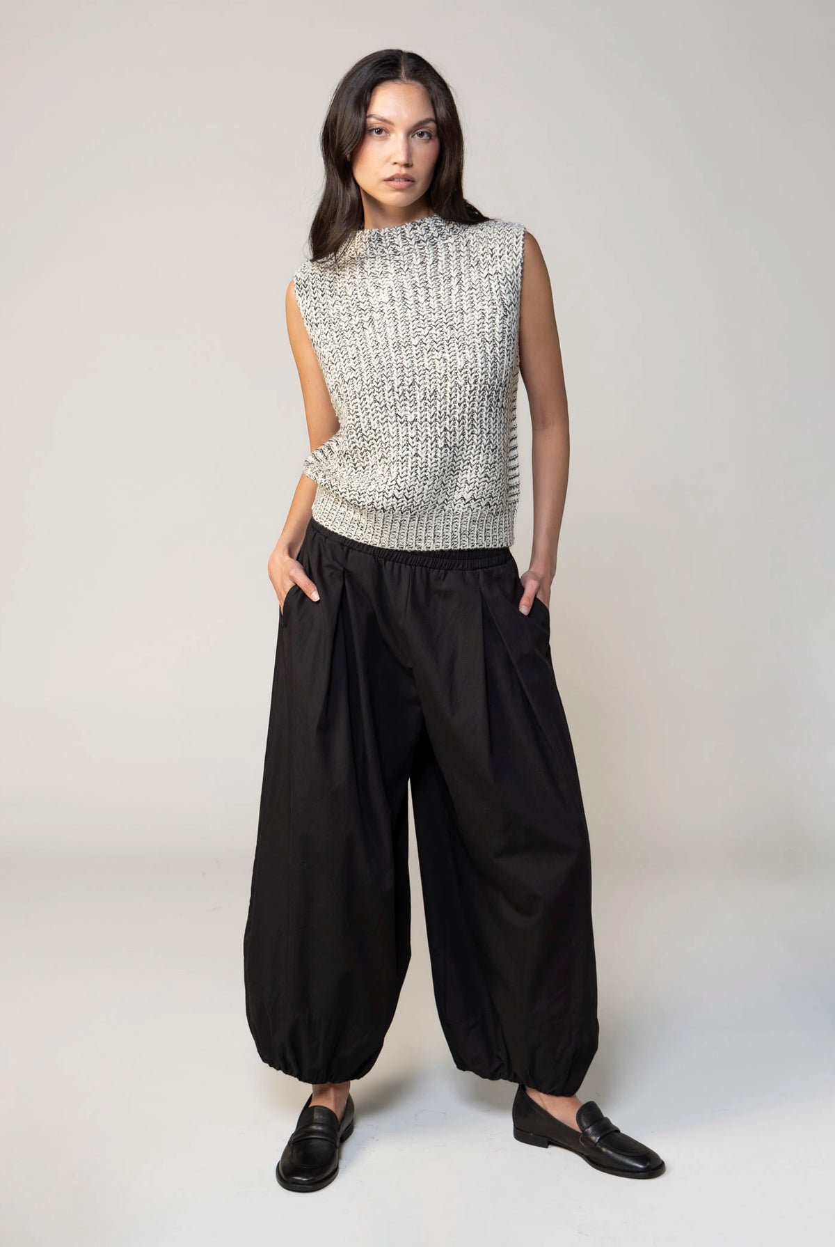 swatch_Black balloon pant
