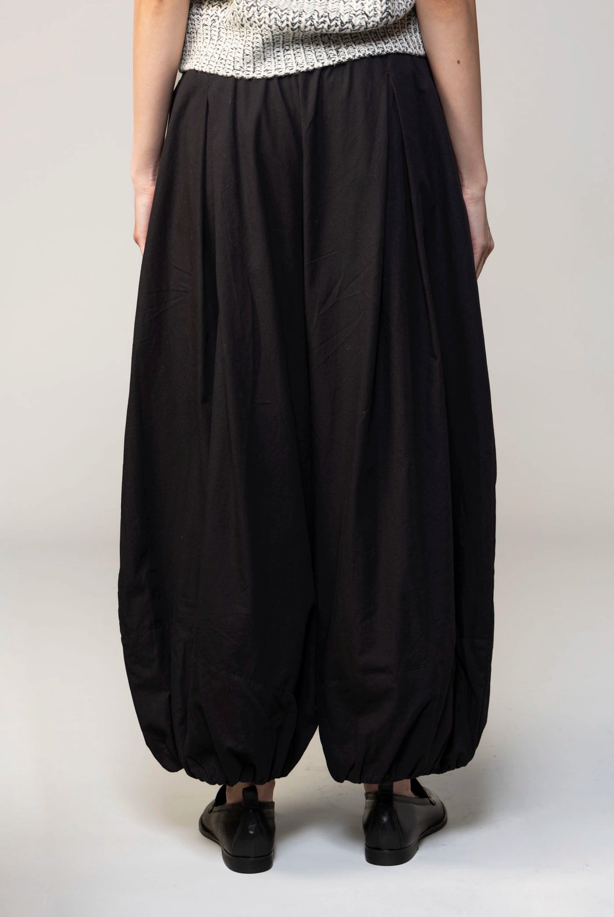 swatch_Black balloon pant