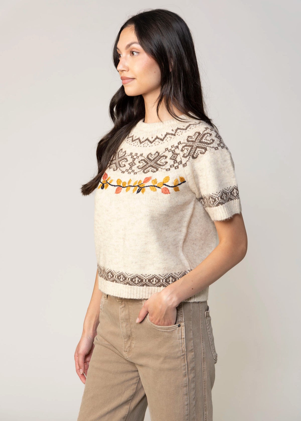 swatch_Beige embroidered short sleeve sweater