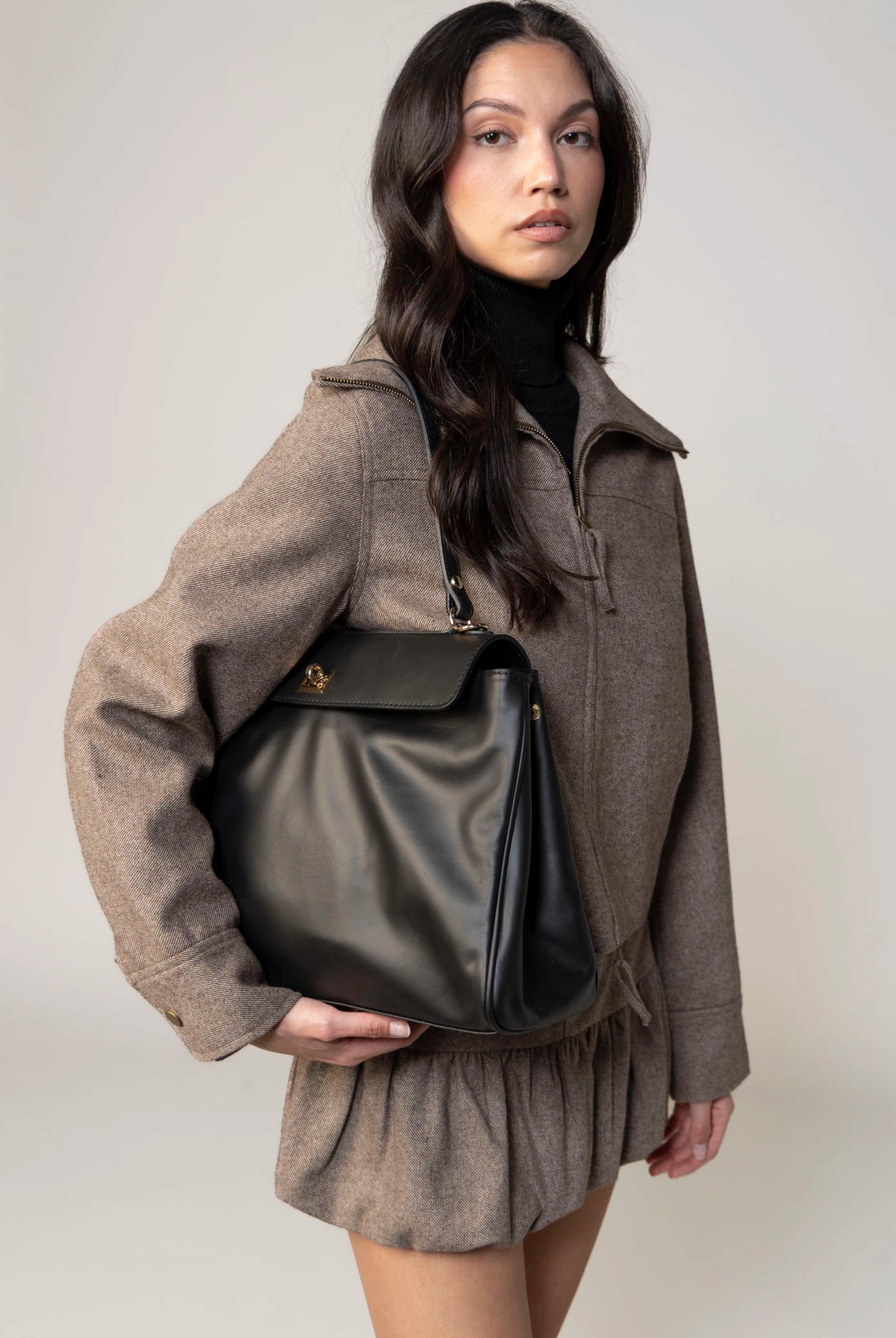 swatch_Black pola italian leather top handle shoulder bag