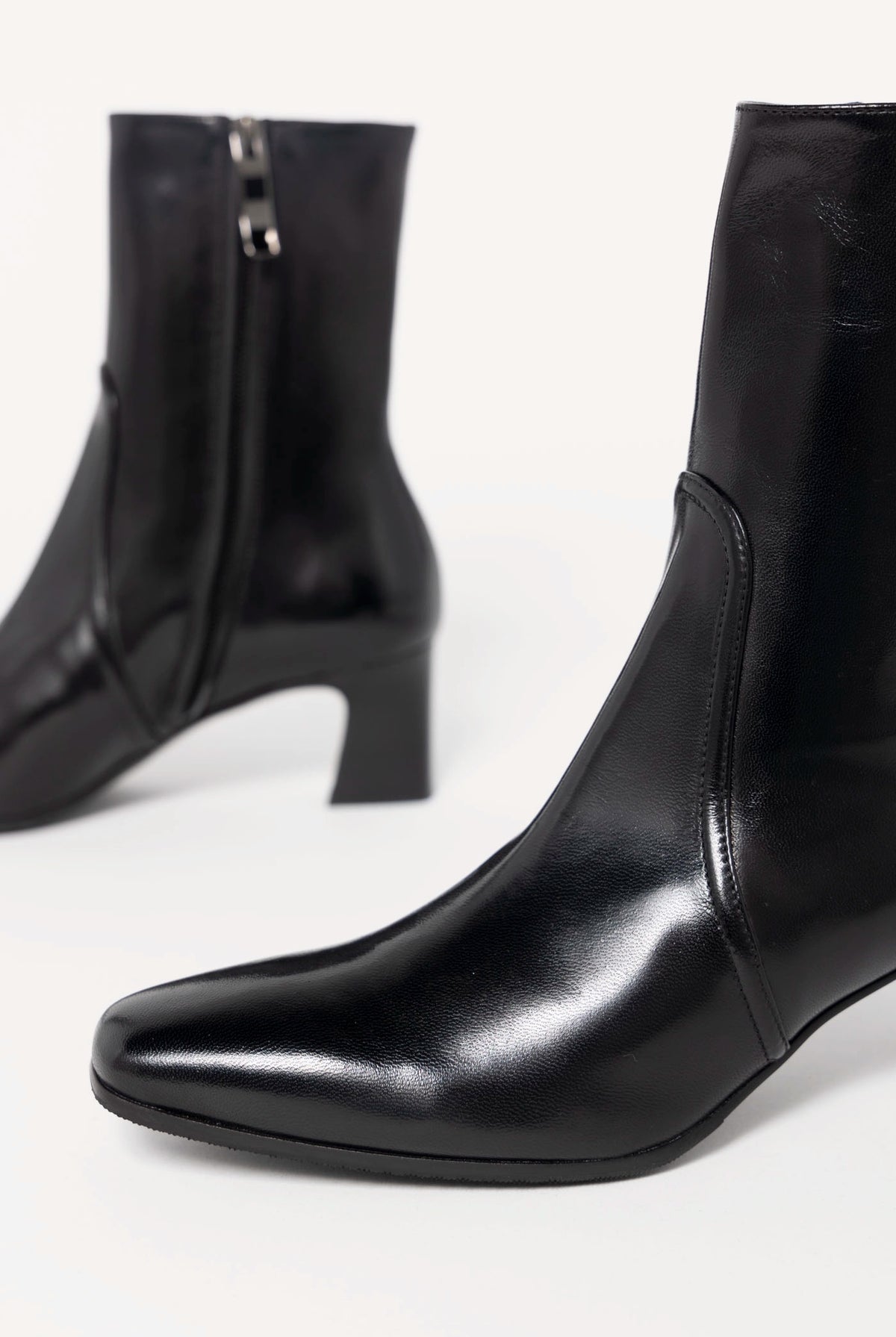 swatch_Black Leather l'idea italian leather heeled bootie