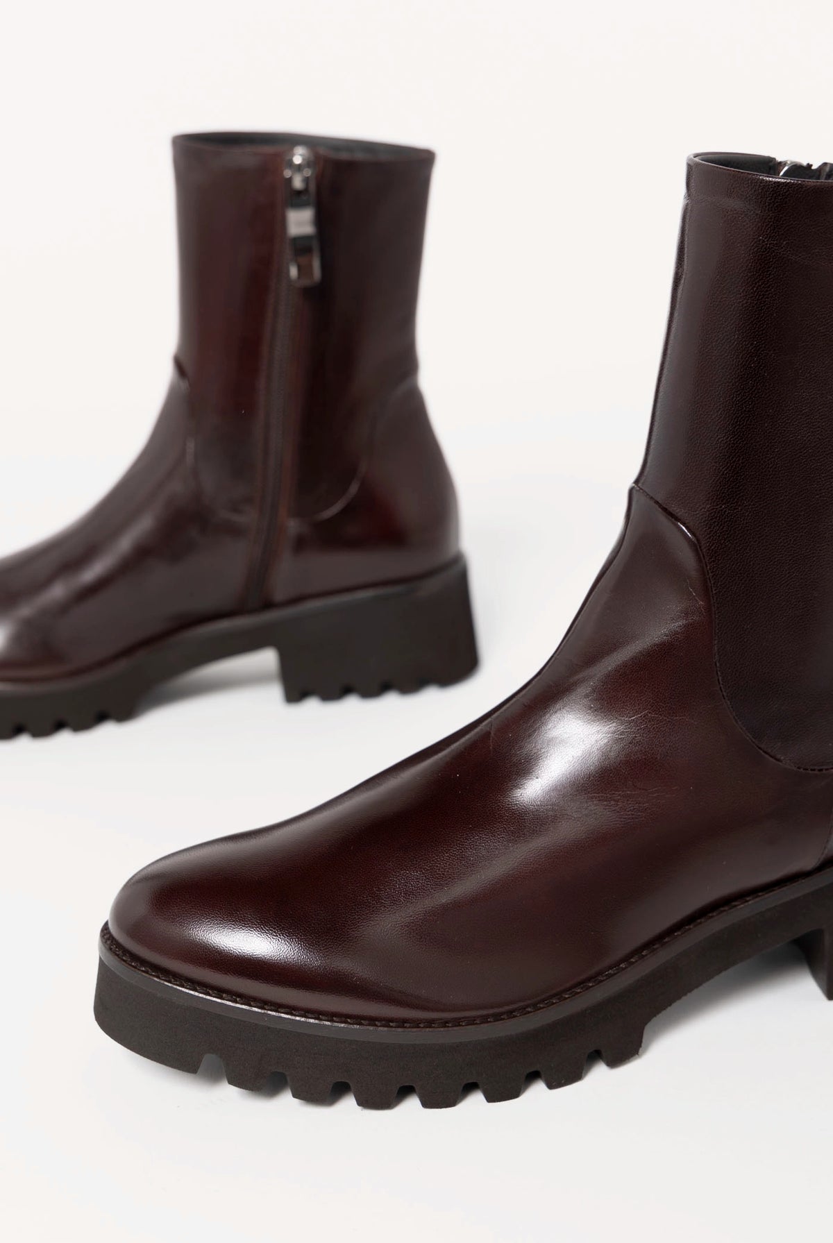 swatch_Oak Leather l'idea italian leather lug sole boot
