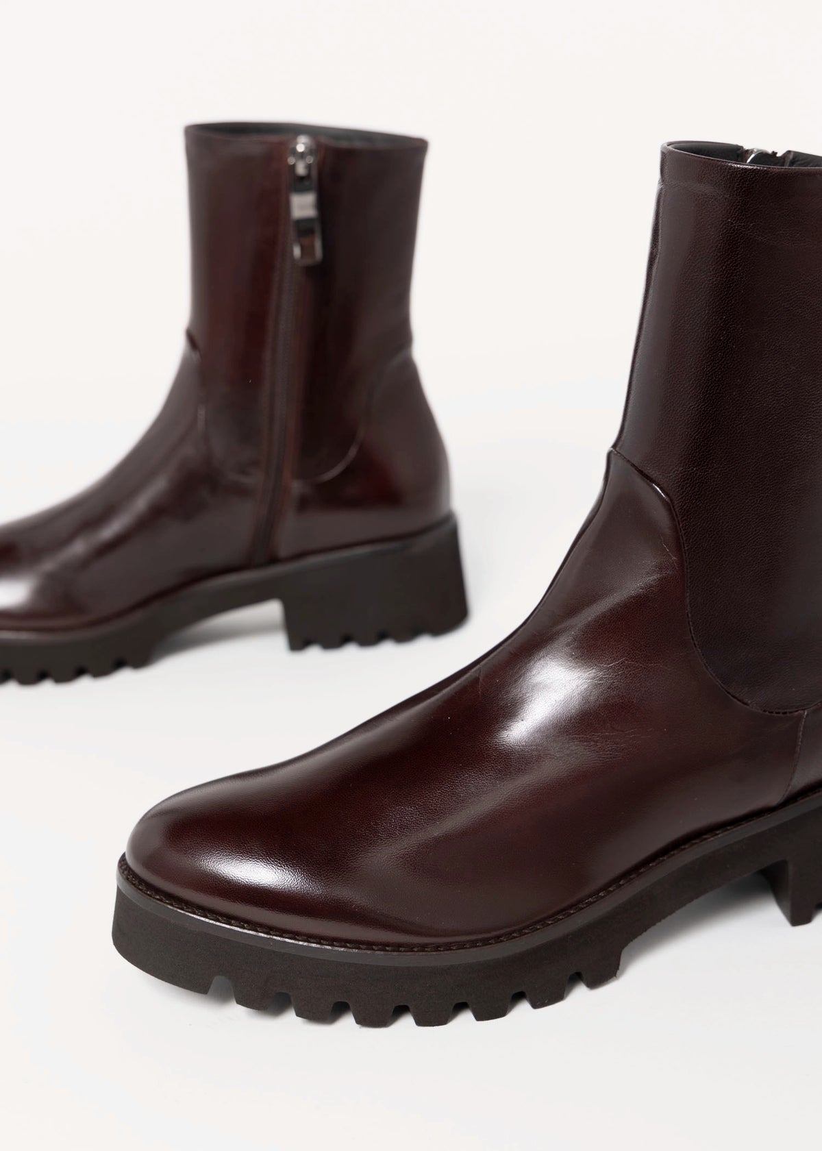 swatch_Oak Leather l'idea italian leather lug sole boot
