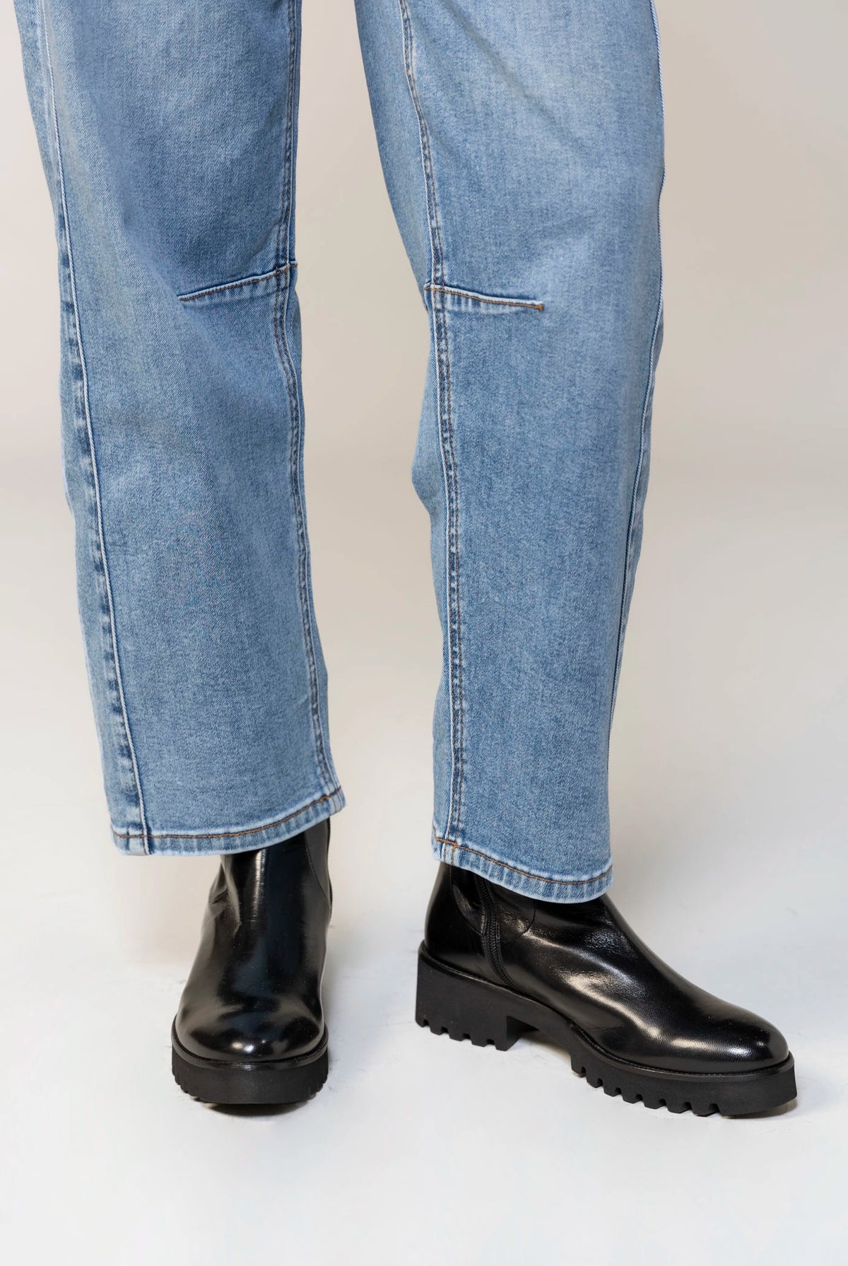 swatch_Black Leather l'idea italian leather lug sole boot