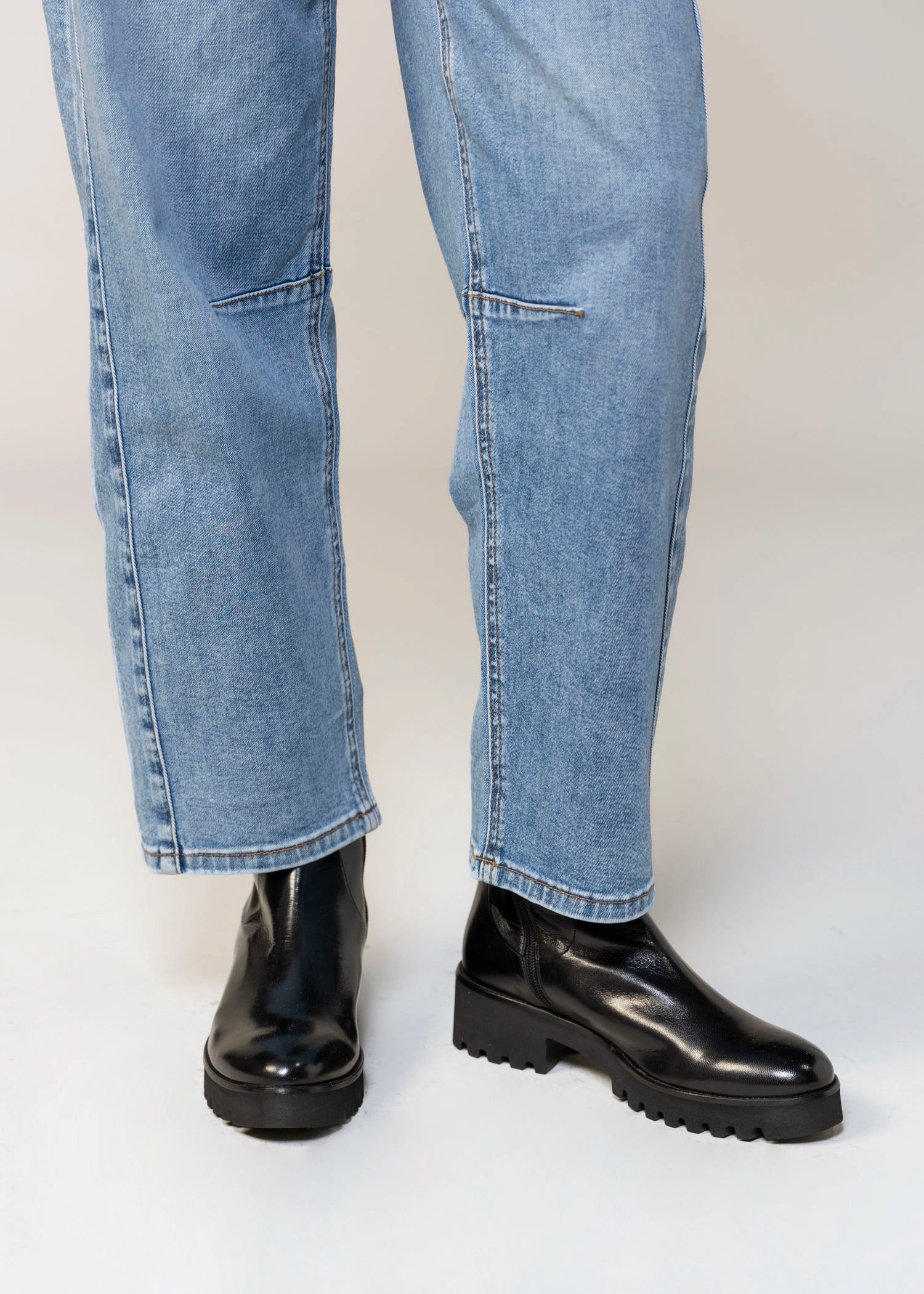 swatch_Black Leather l'idea italian leather lug sole boot