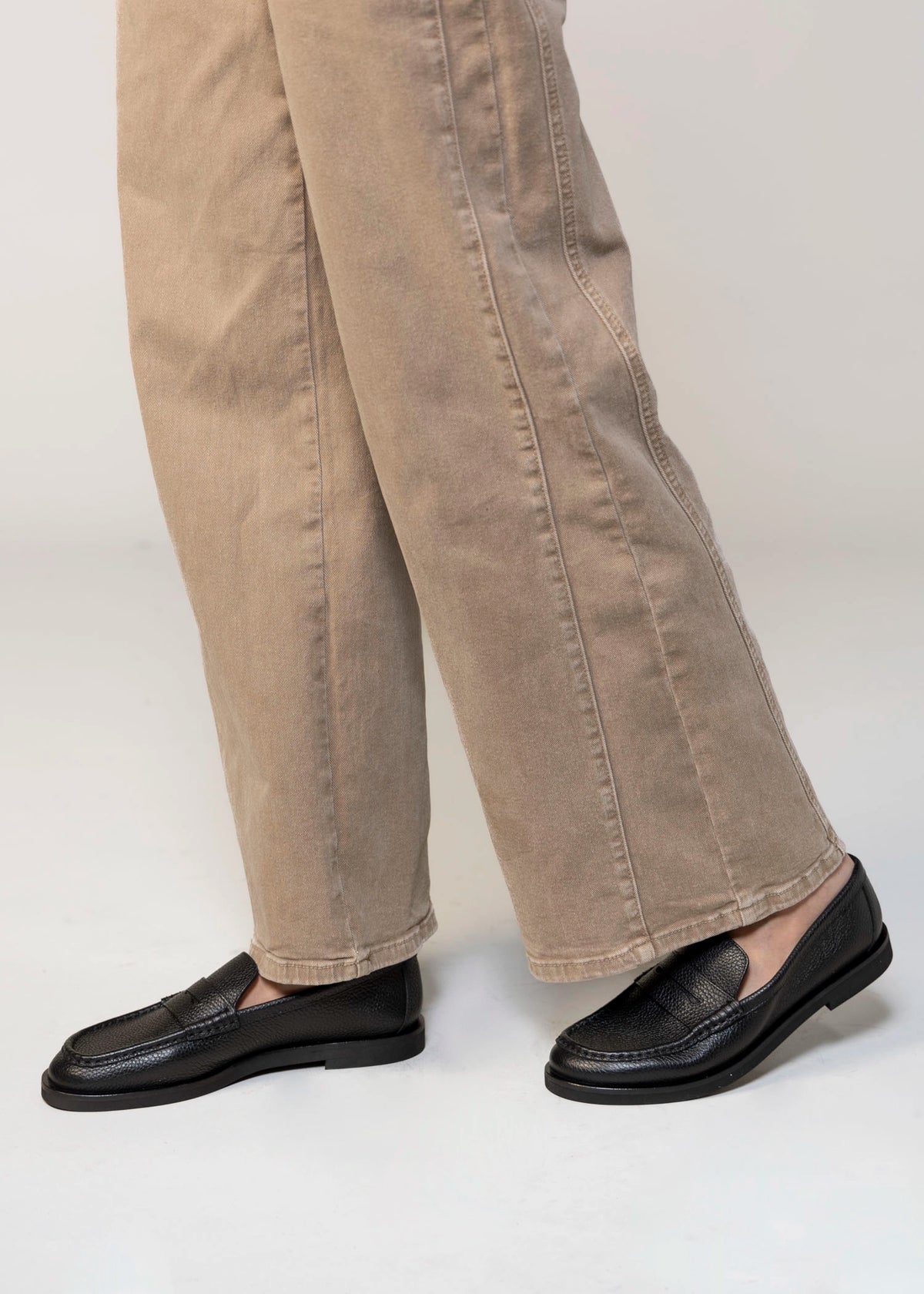 swatch_Black Leather l'idea italian leather penny loafer