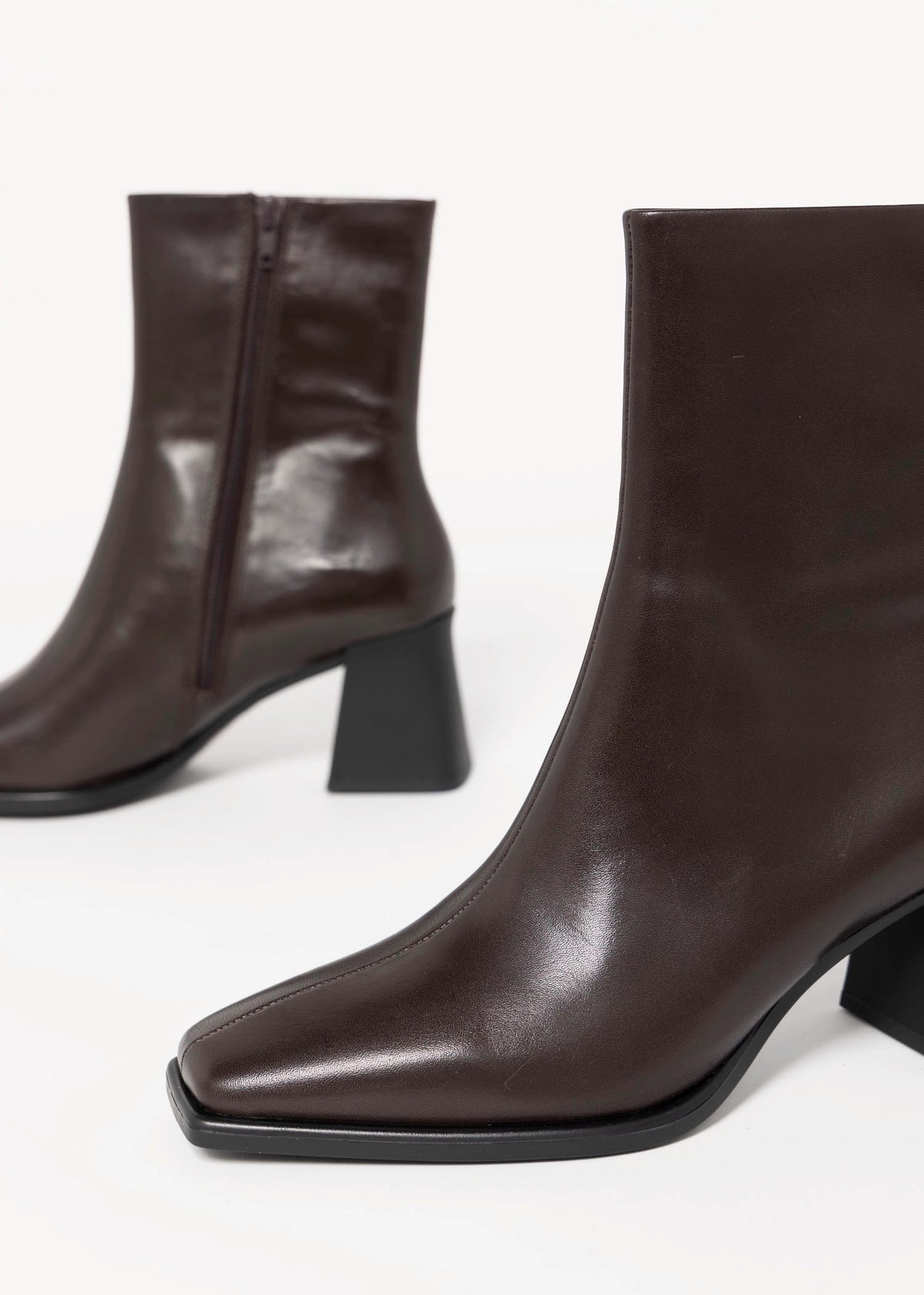 swatch_Brown Leather vagabond hedda ankle boot