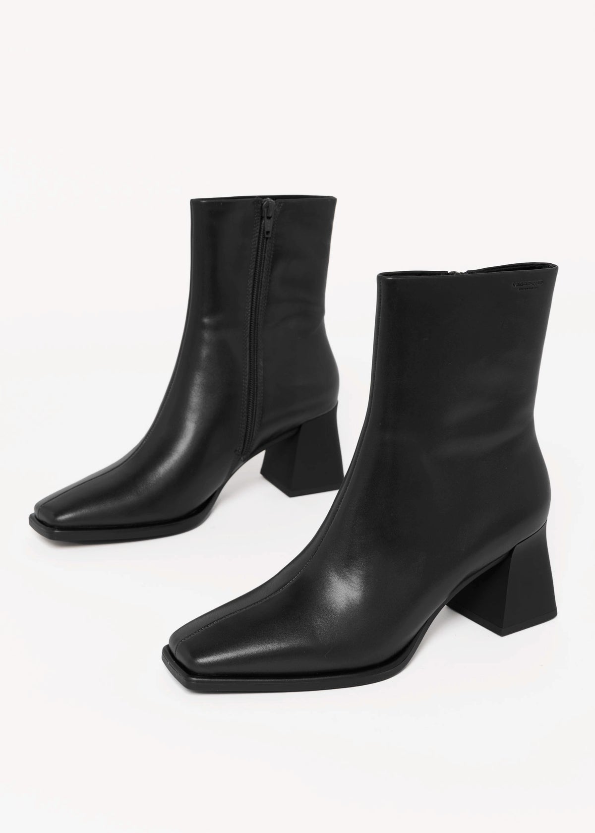 swatch_Black Leather vagabond hedda ankle boot