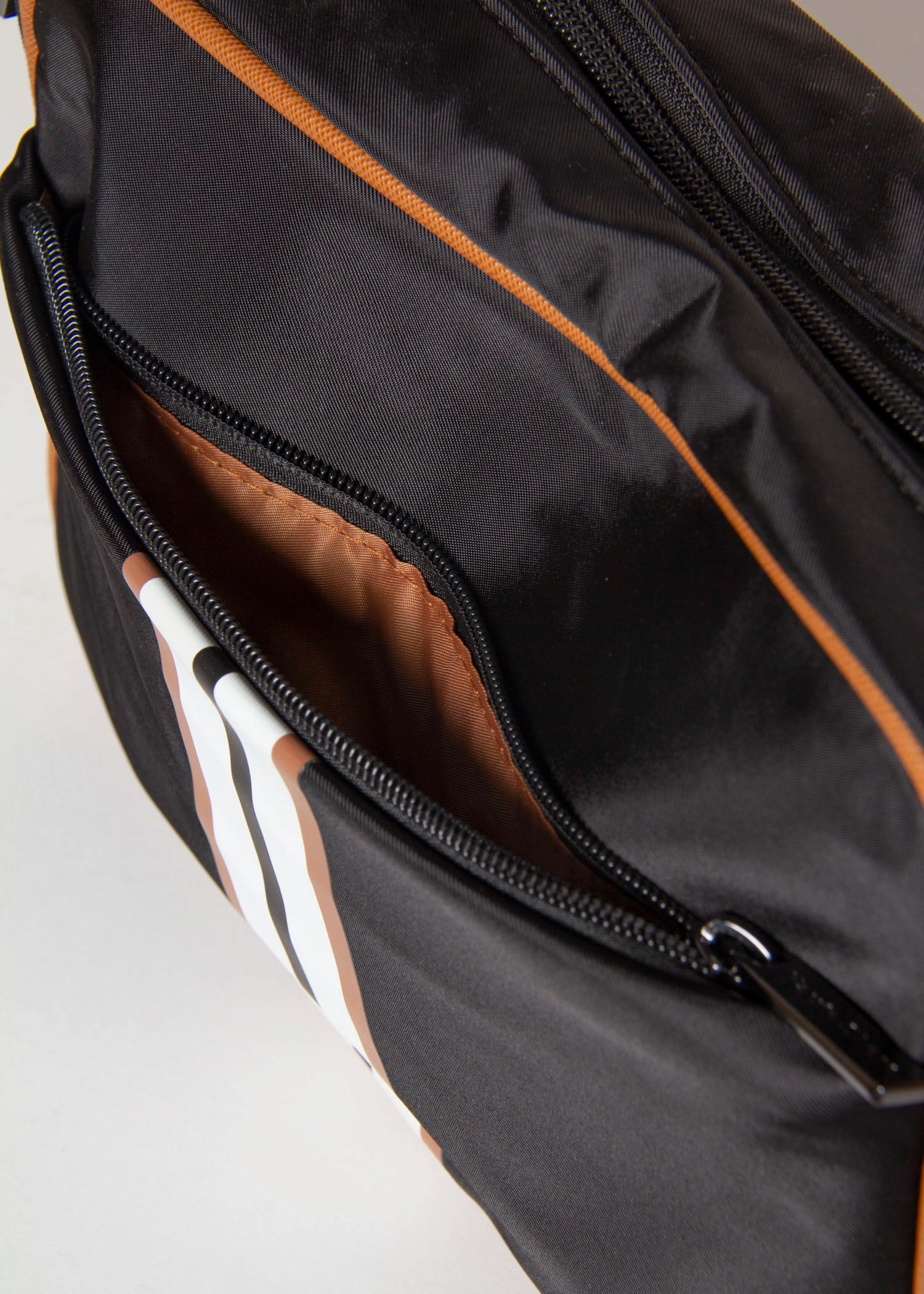 swatch_Black noa camera bag handbags