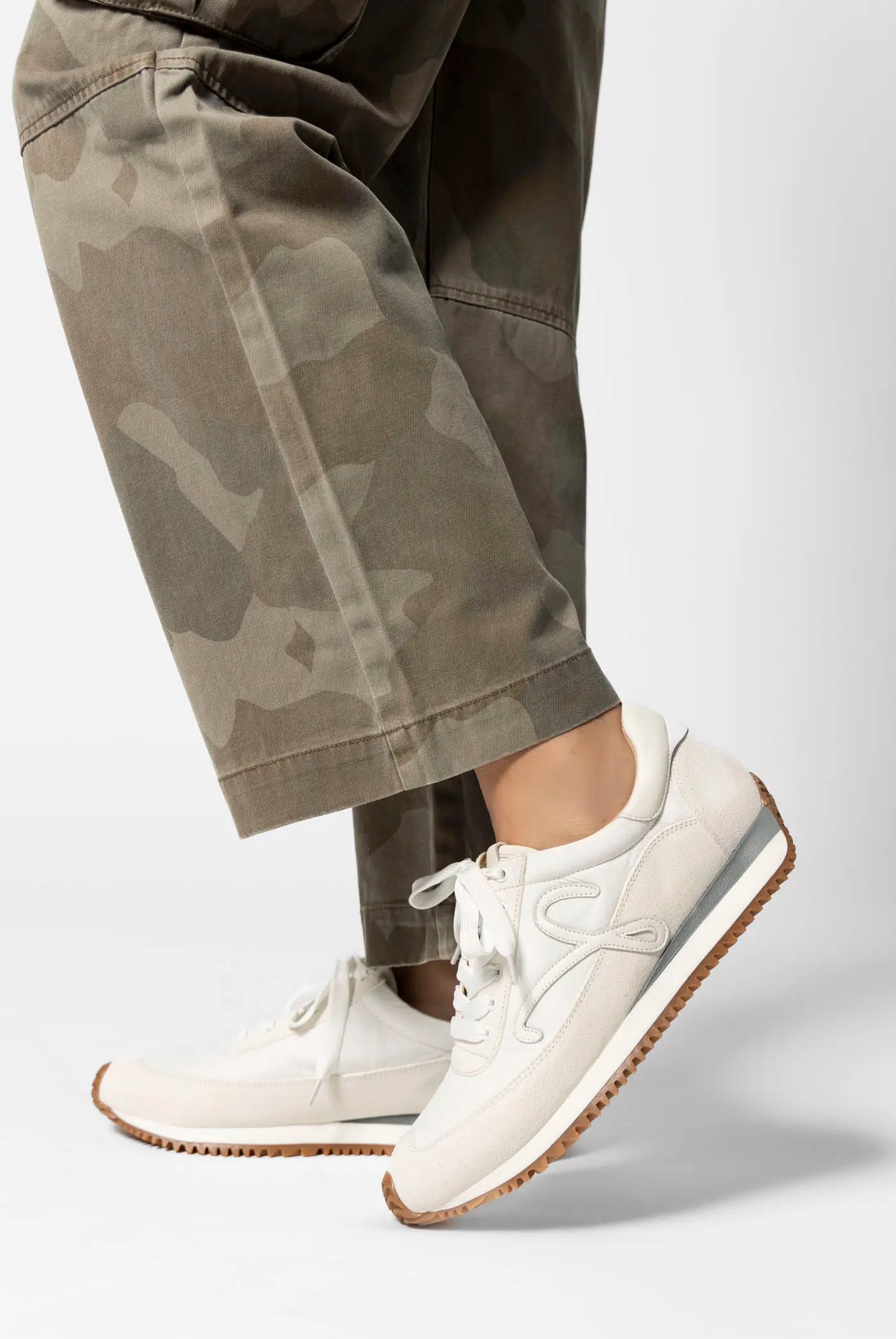 swatch_white queen sneaker shoes