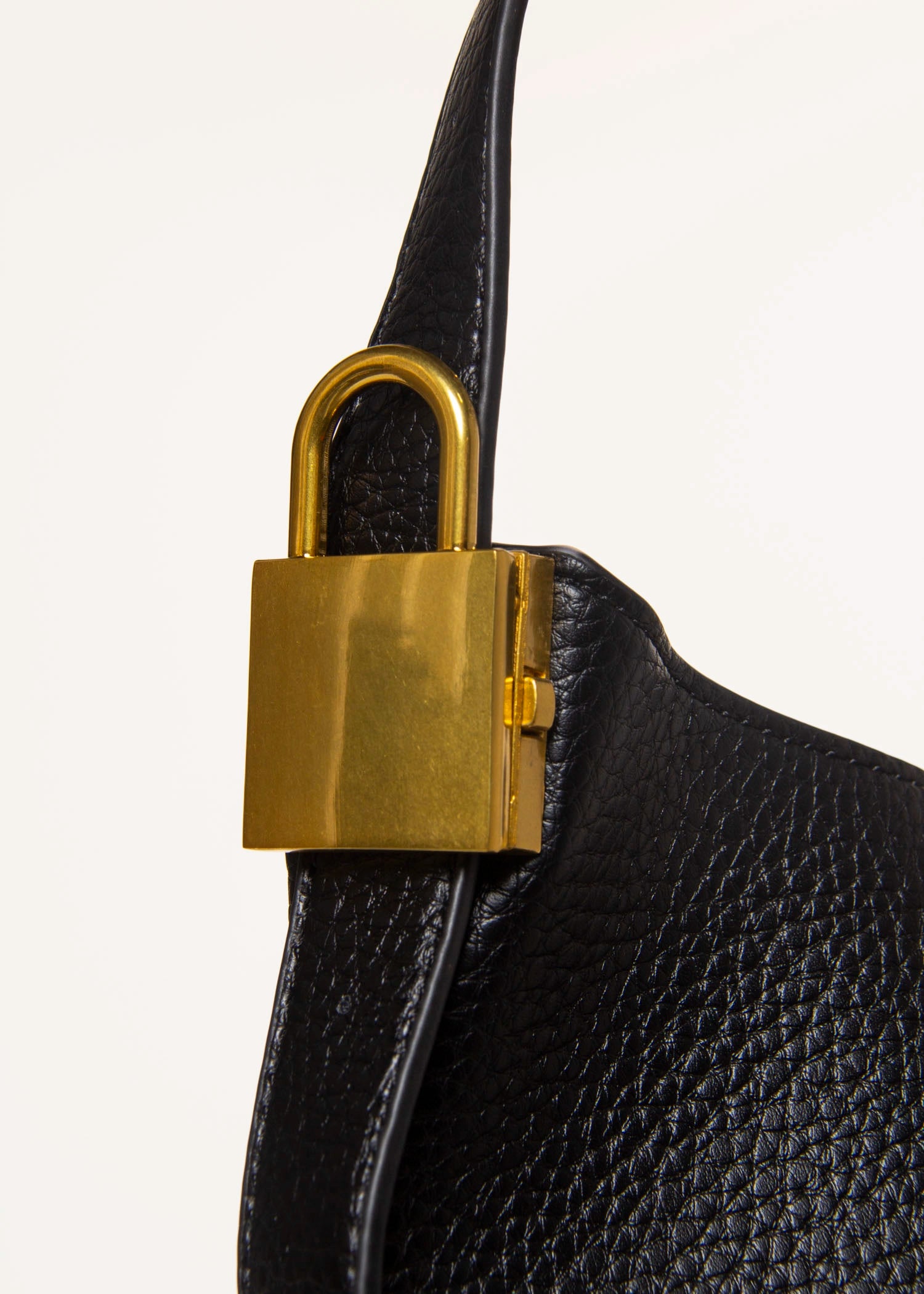 swatch_Black matty shoulder bag