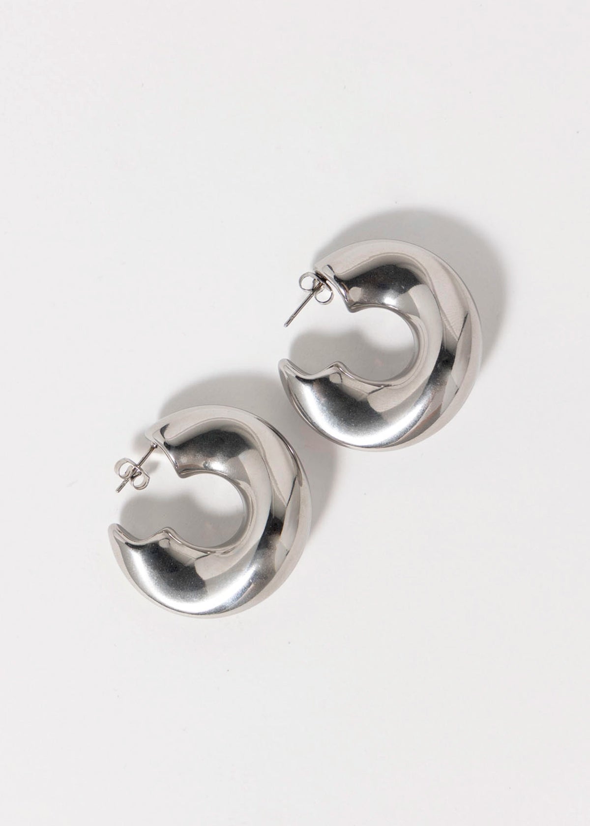 swatch_Silver wave chunky hoop earrings