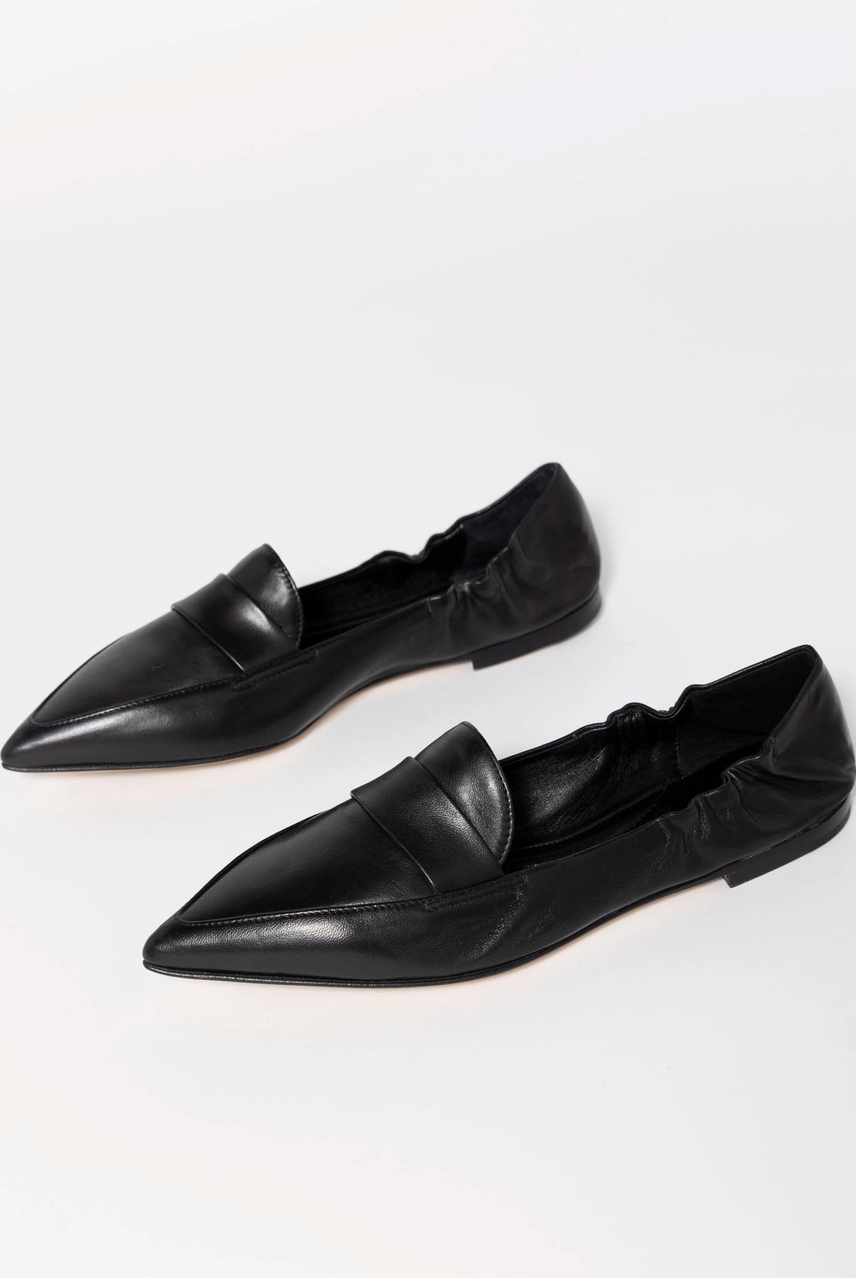 swatch_Black Leather pomme d'or grace italian leather pointed toe flat