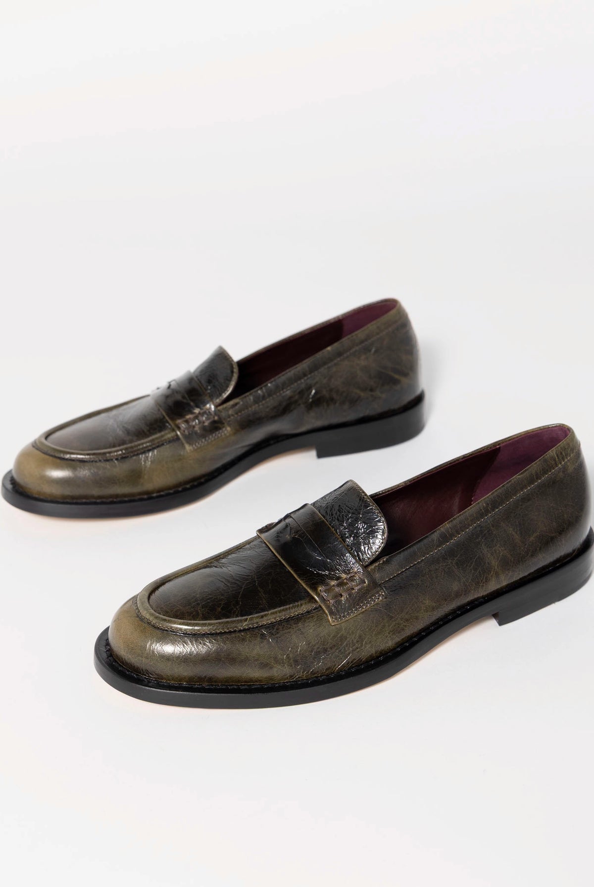 swatch_Olive Leather pomme d'or leather loafer