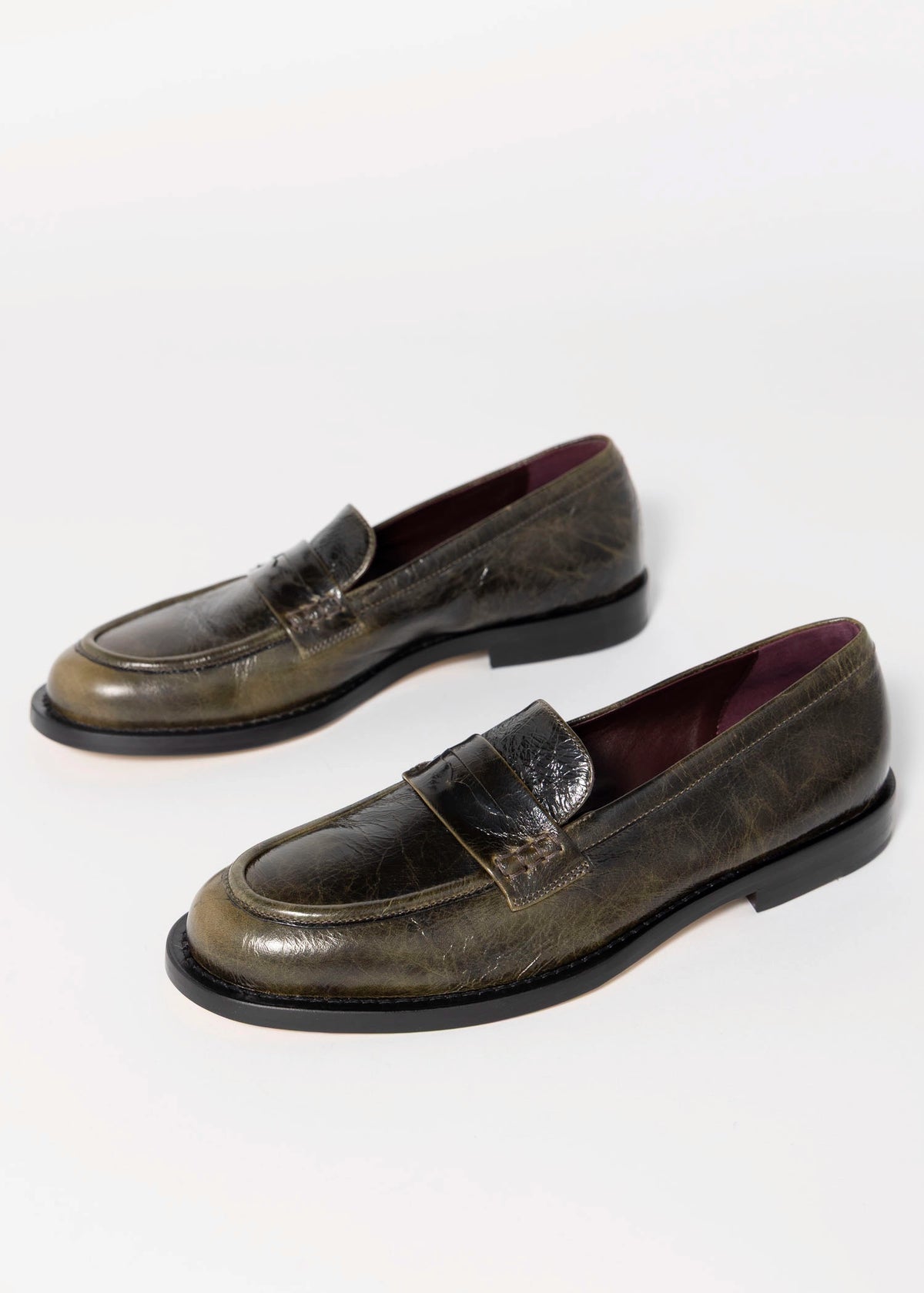 swatch_Olive Leather pomme d'or leather loafer