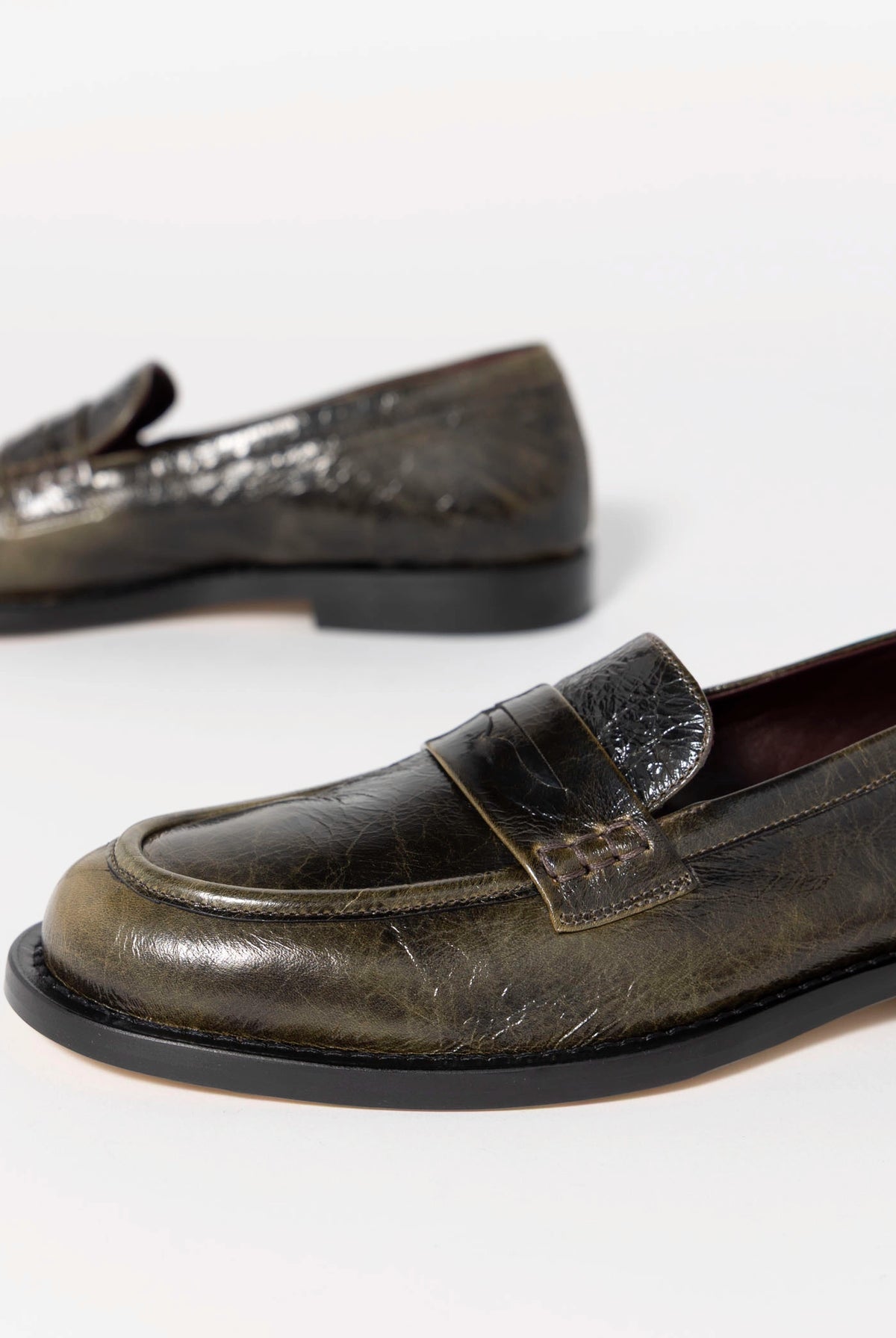 swatch_Olive Leather pomme d'or leather loafer