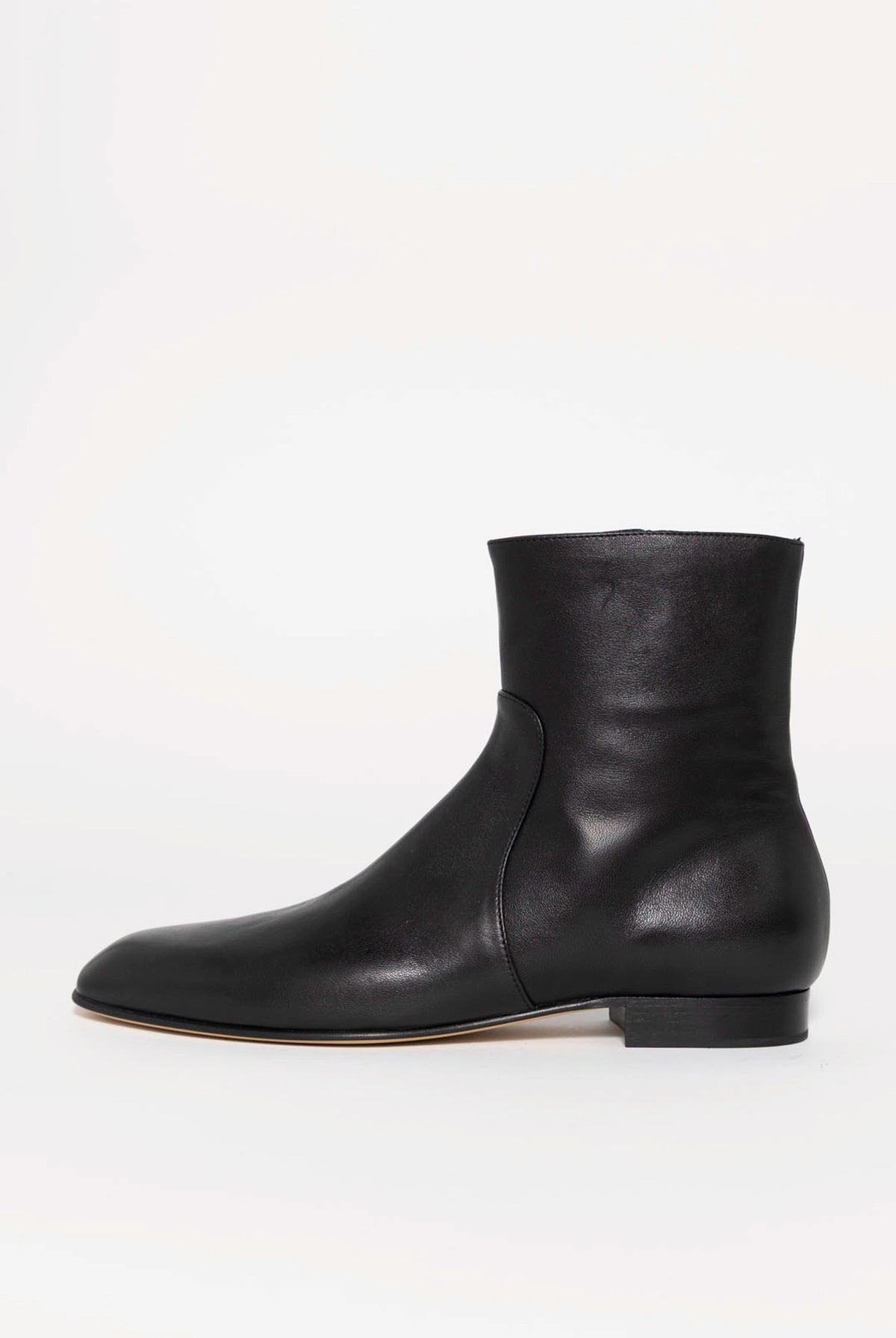 swatch_Black Leather pomme d'or zoe flat boot