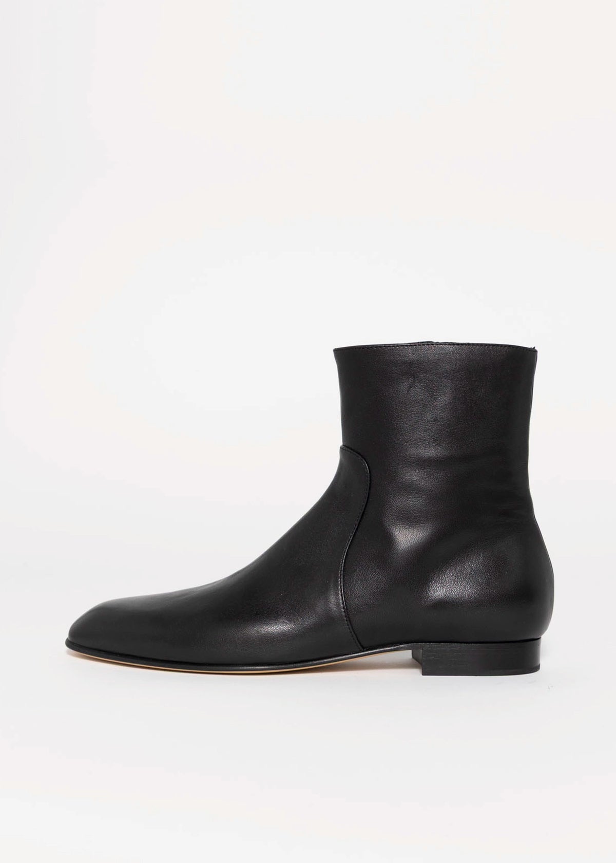 swatch_Black Leather pomme d'or zoe flat boot
