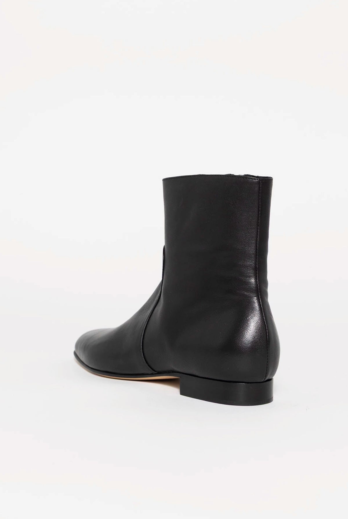 swatch_Black Leather pomme d'or zoe flat boot