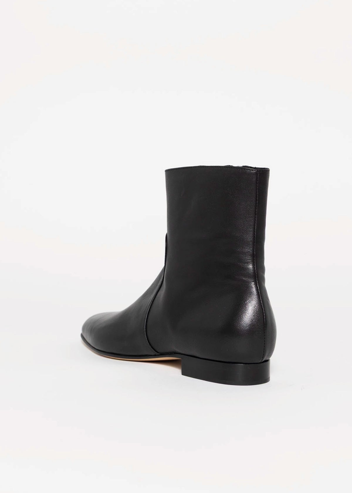 swatch_Black Leather pomme d'or zoe flat boot