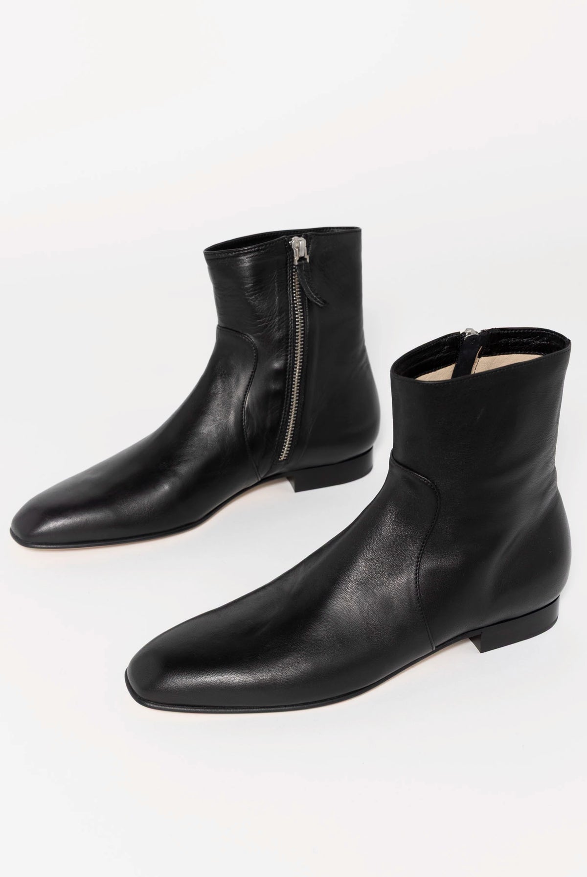swatch_Black Leather pomme d'or zoe flat boot