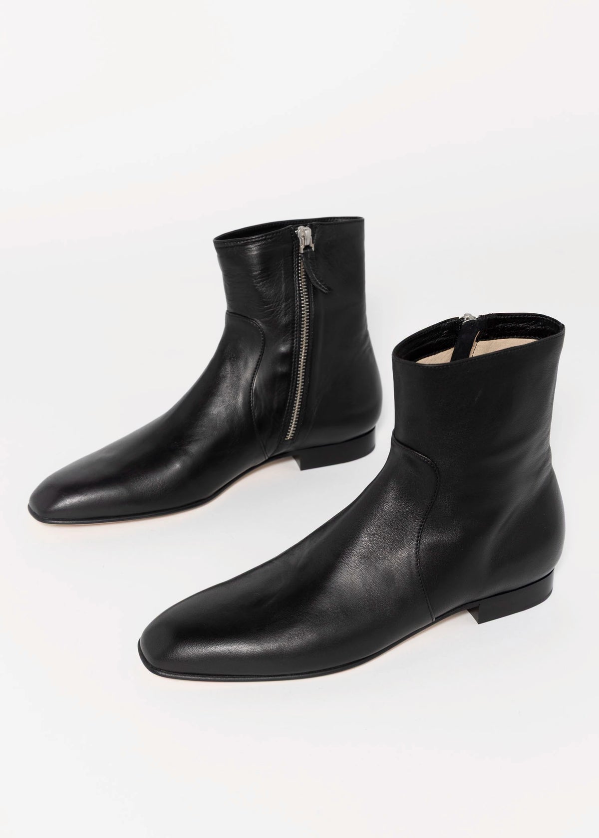 swatch_Black Leather pomme d'or zoe flat boot