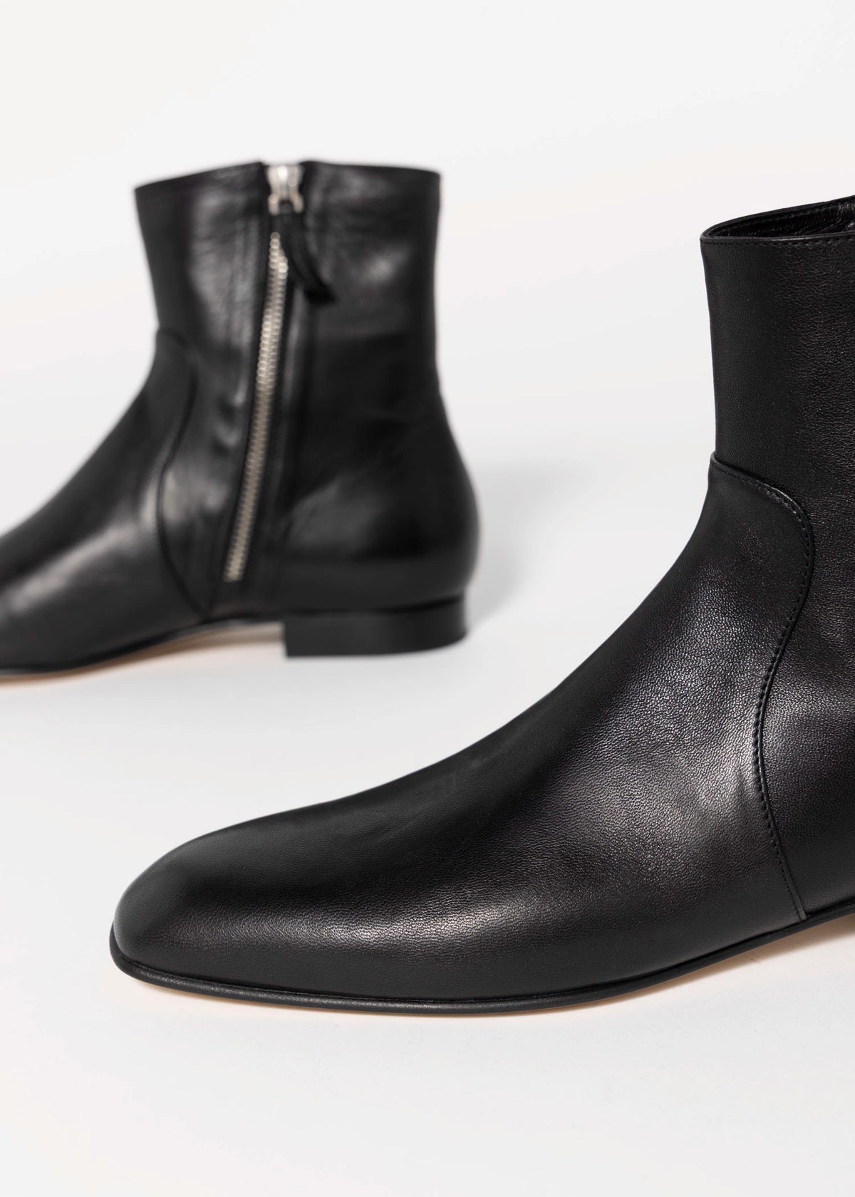 swatch_Black Leather pomme d'or zoe flat boot