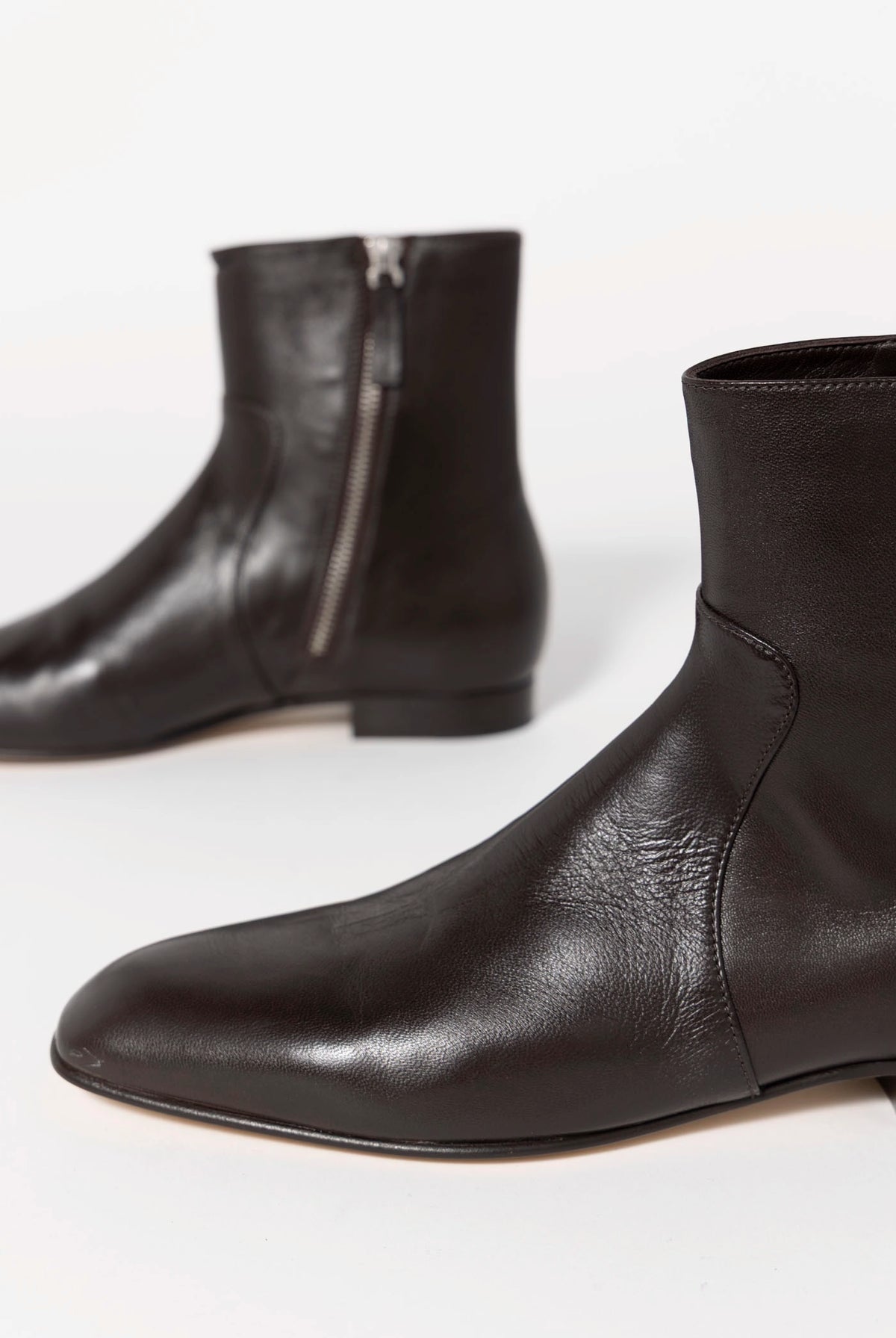 swatch_Coffee Leather pomme d'or zoe flat boot