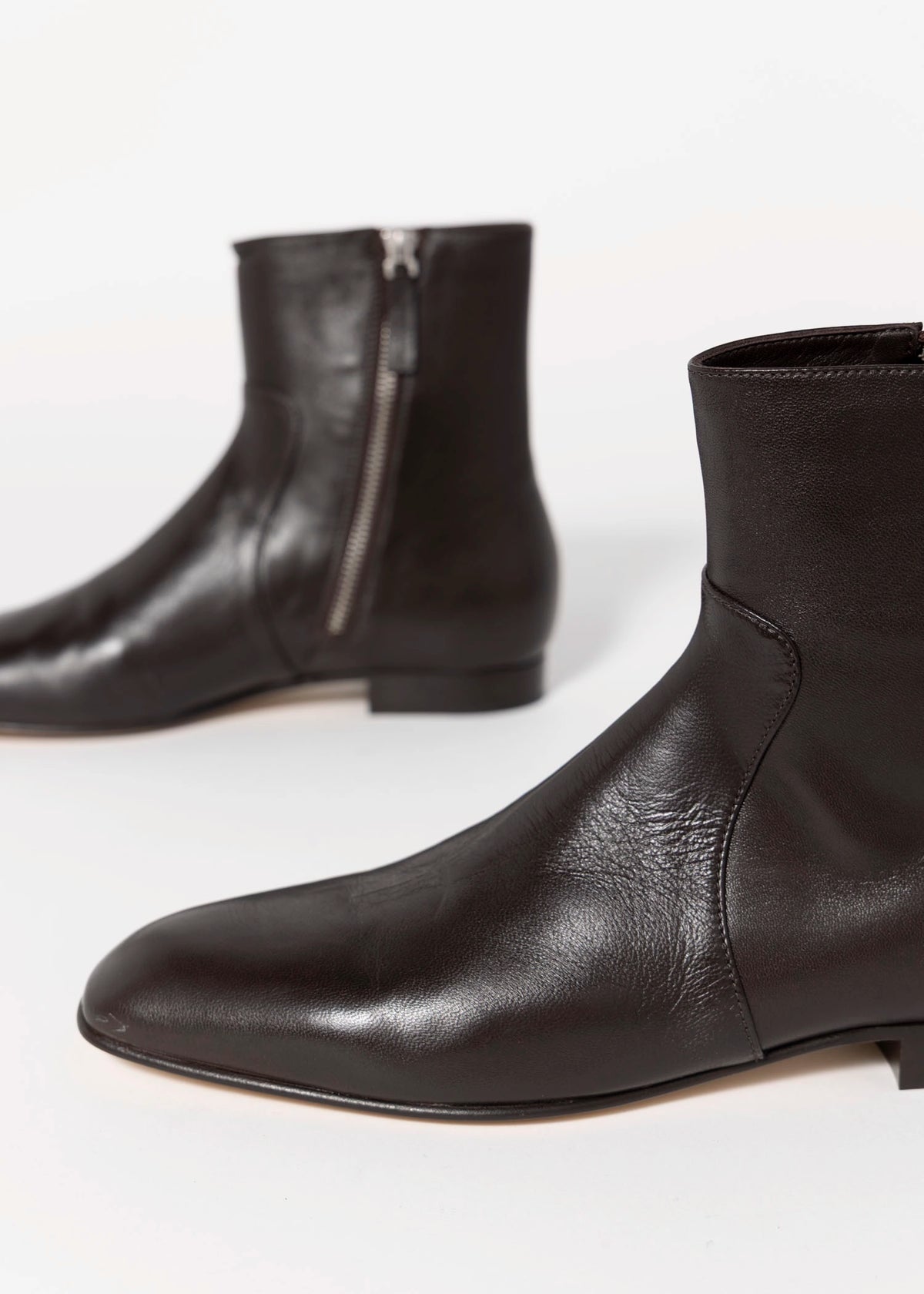 swatch_Coffee Leather pomme d'or zoe flat boot