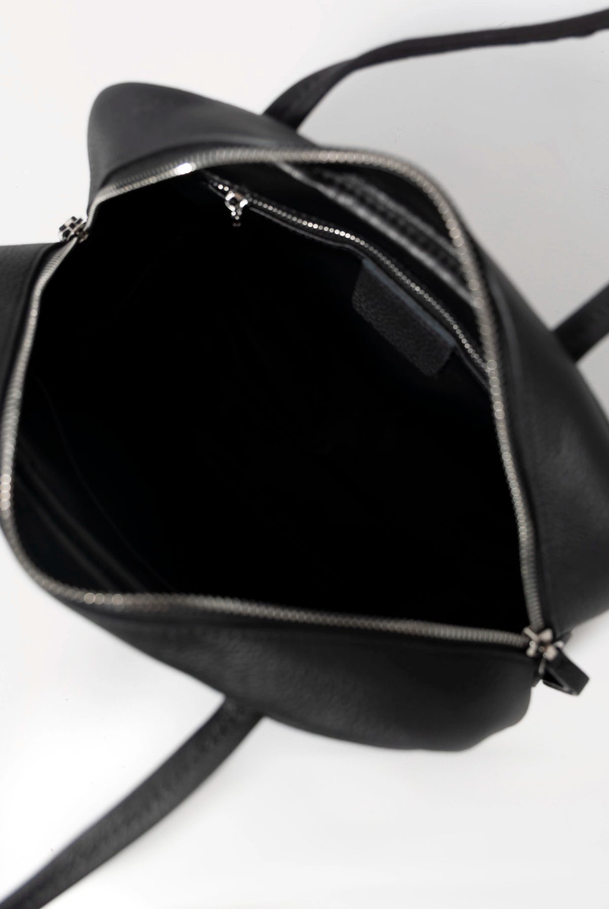 swatch_Black aga leather shoulder bag