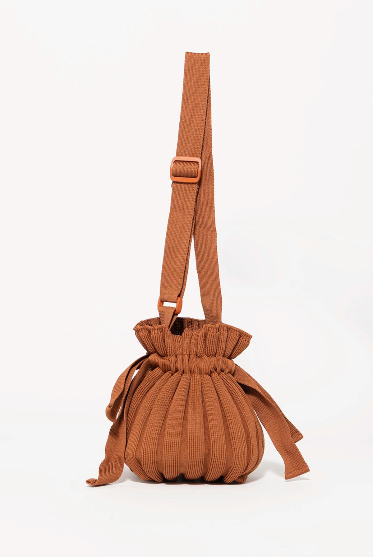 swatch_Camel pleated fabric bucket bag