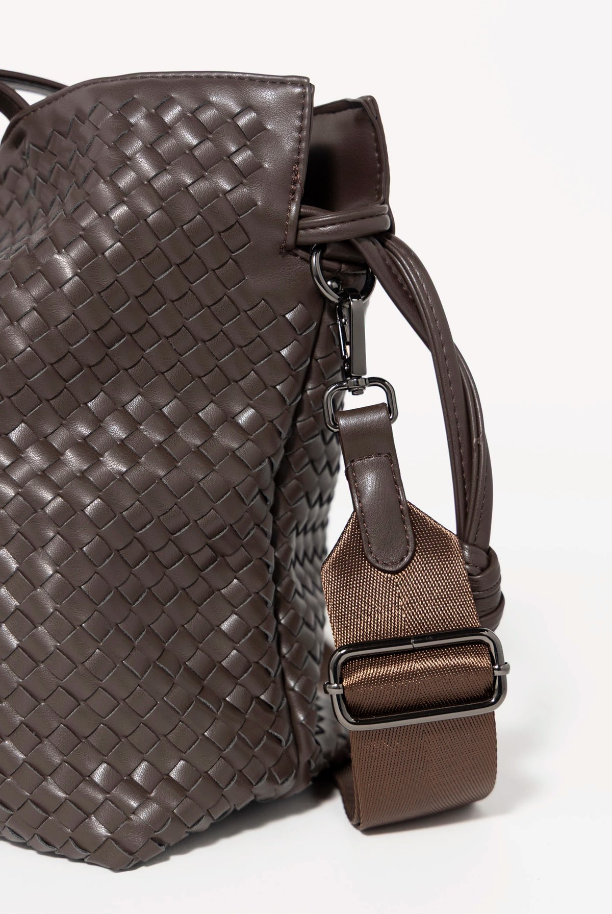 swatch_Java haute shore reese woven tote