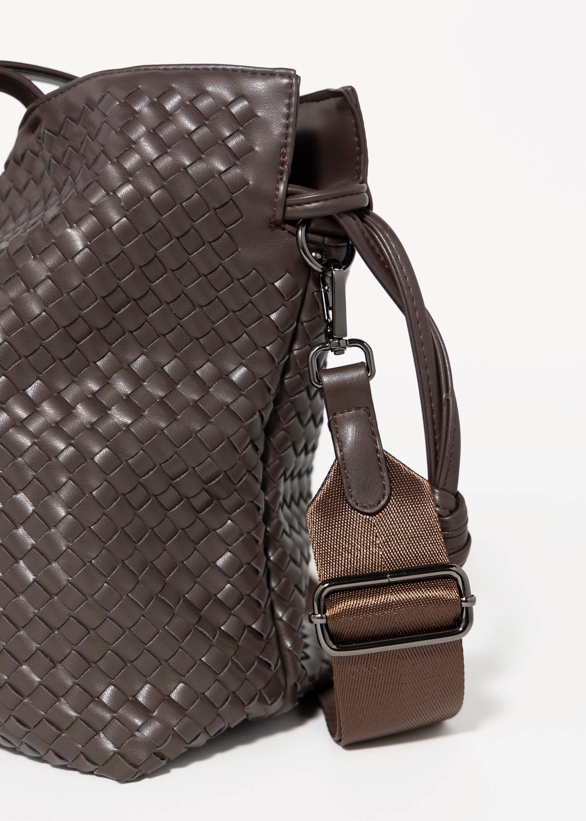 swatch_Java haute shore reese woven tote