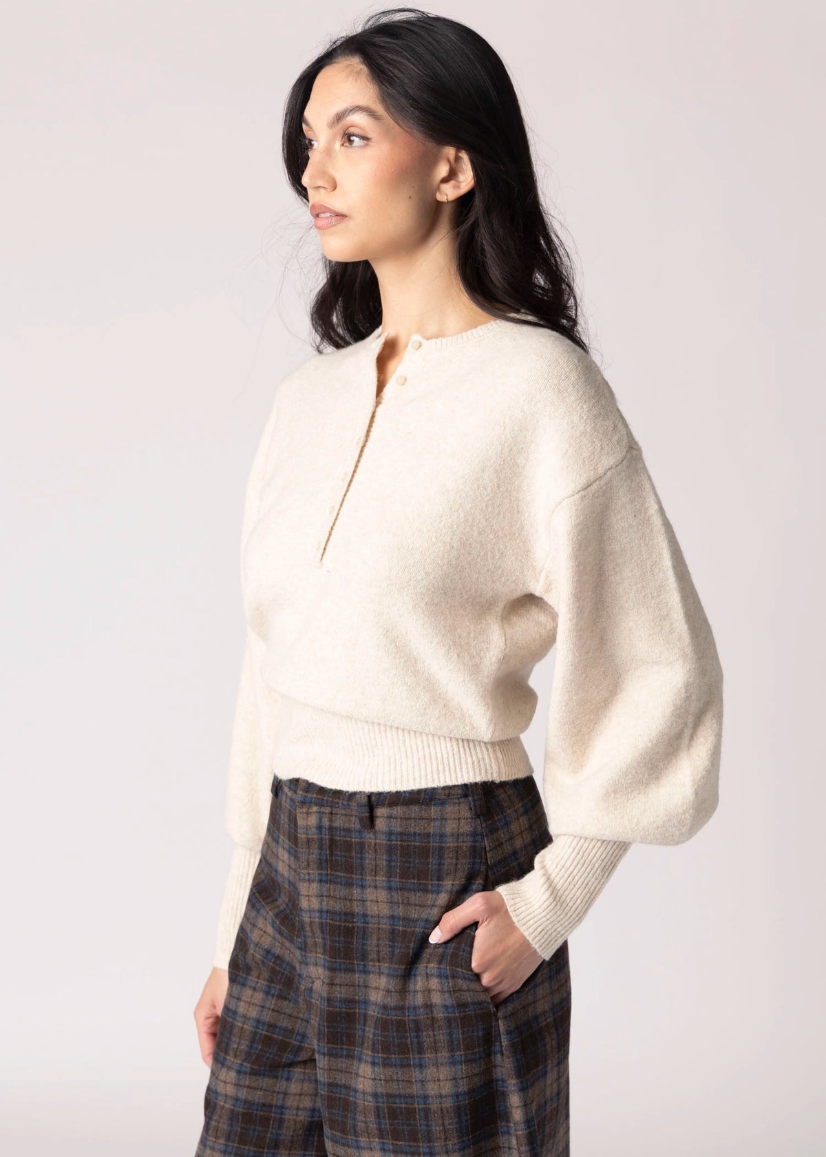 swatch_Oatmeal rd style formica henley sweater