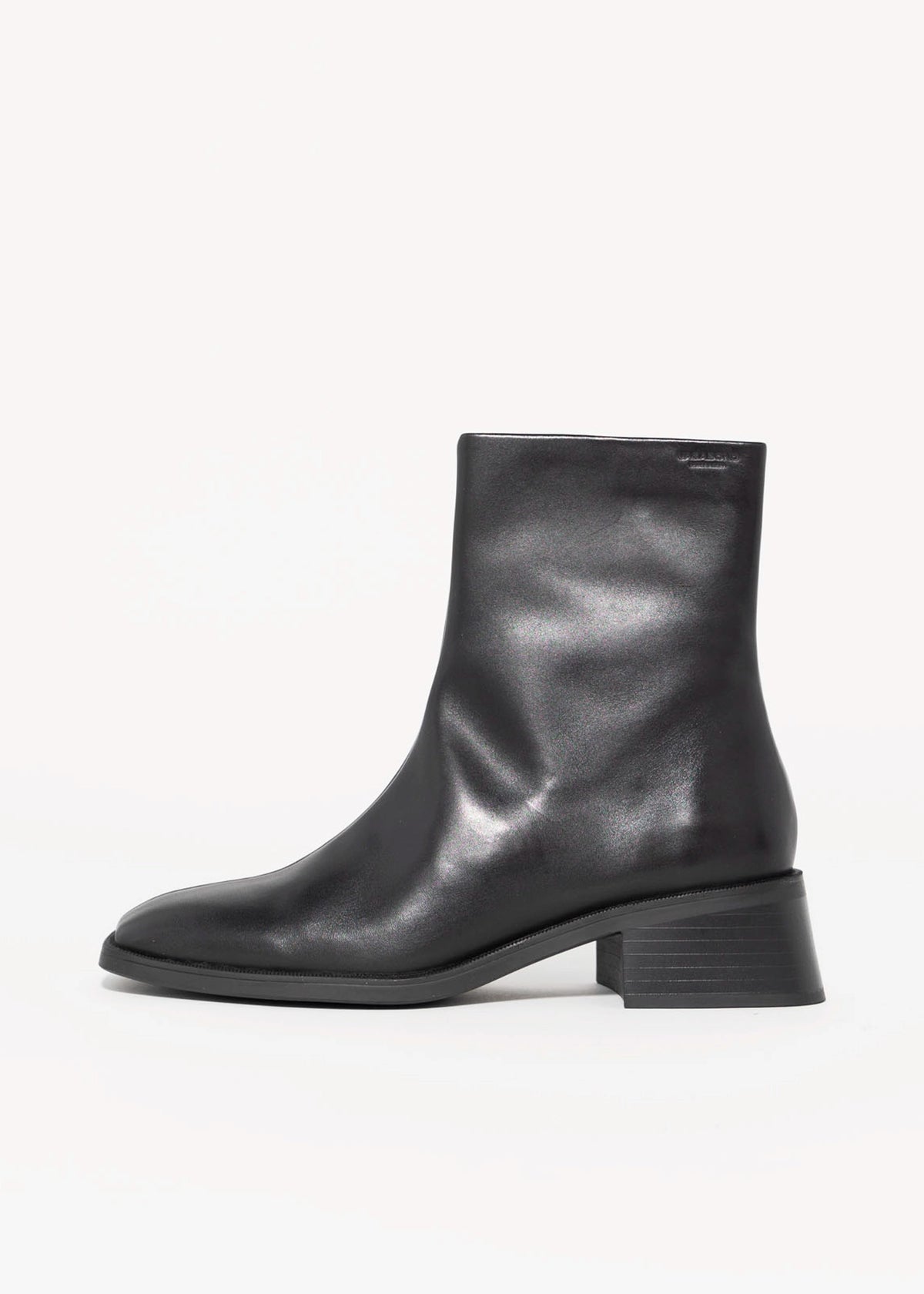 swatch_Black Leather vagabond blanca ankle boot